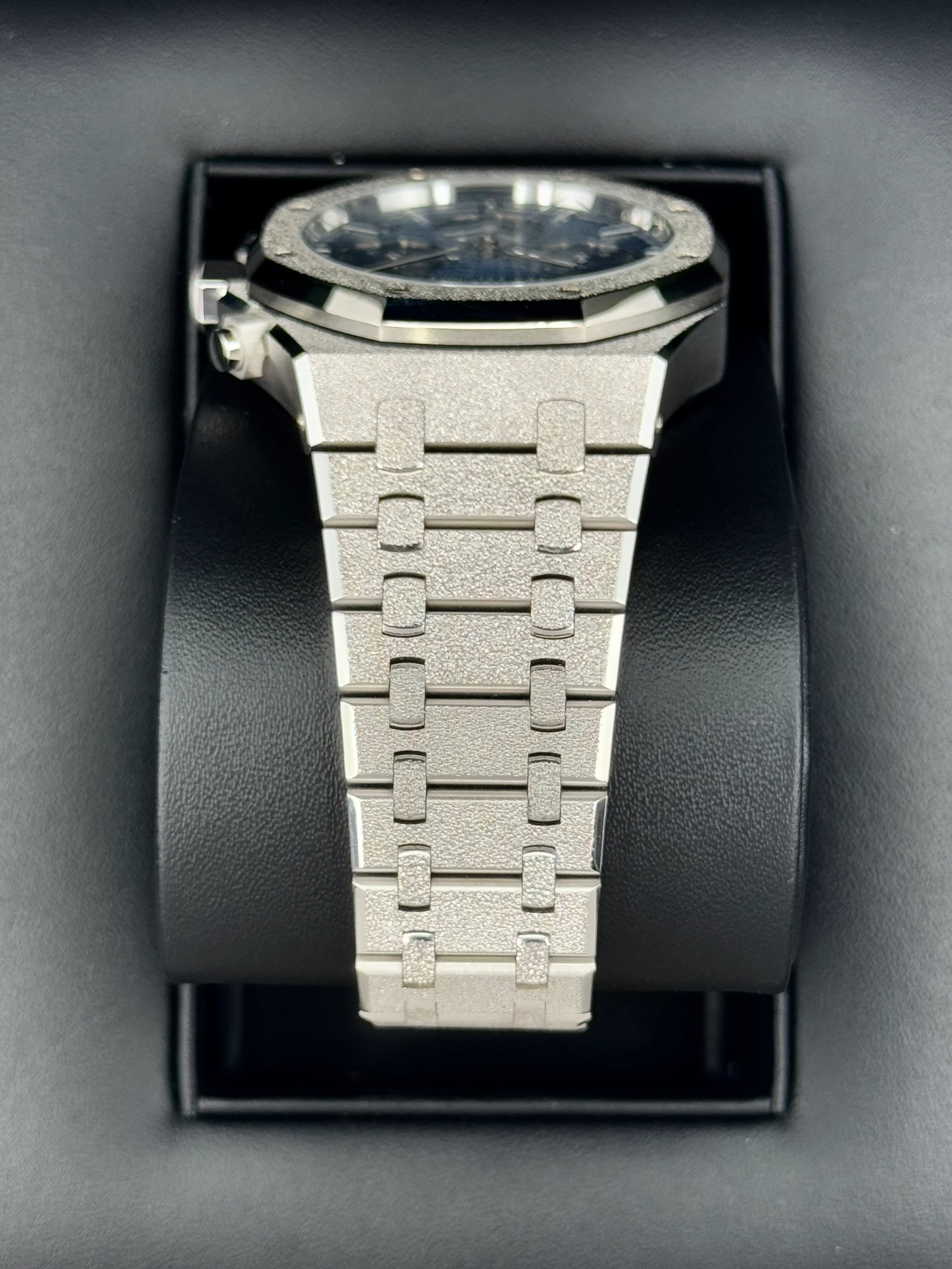 2023 Audemars Piguet 26240BC Frosted White Gold Blue Dial - Image 4