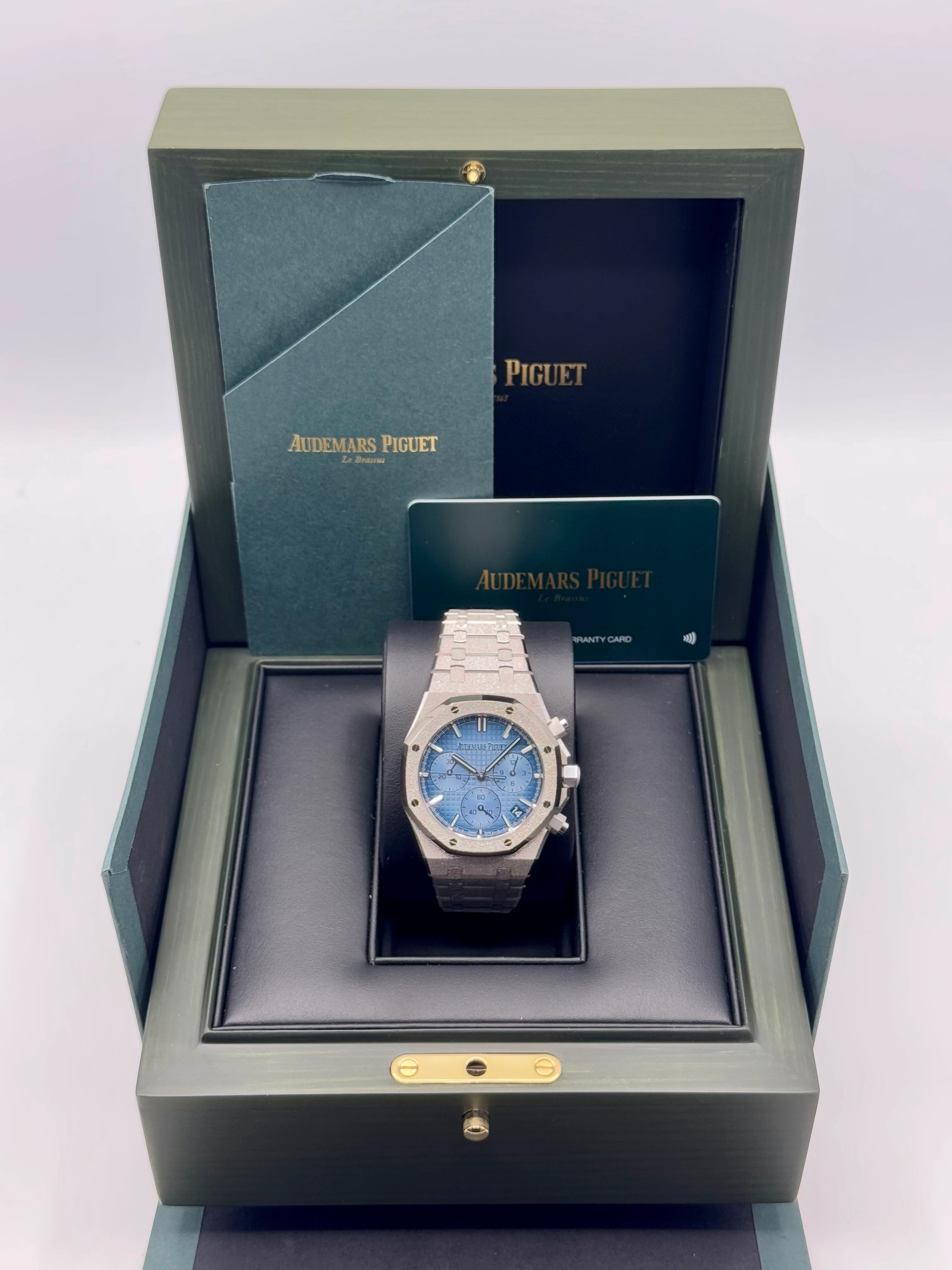 2023 Audemars Piguet 26240BC Frosted White Gold Blue Dial - Image 6
