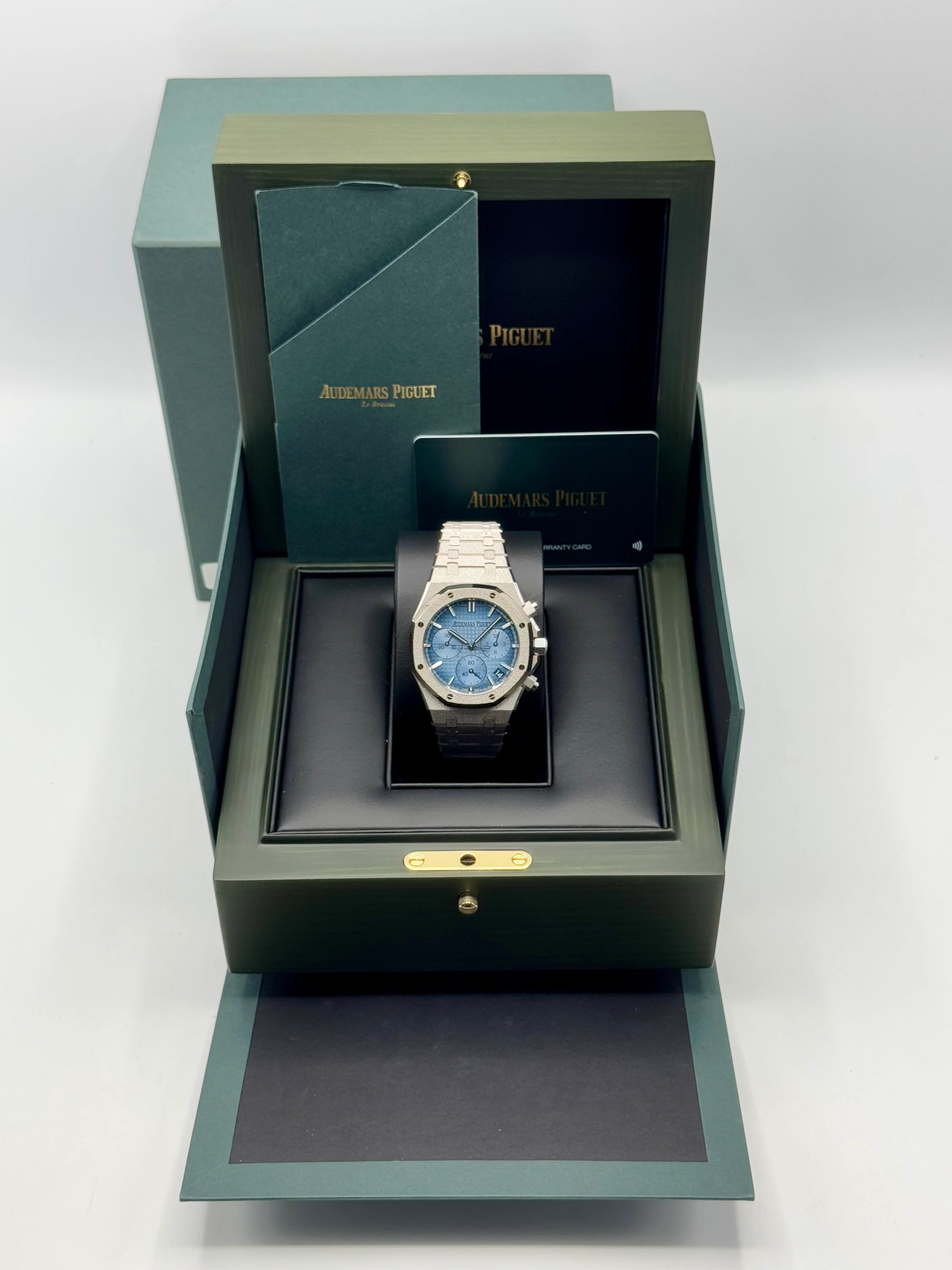 2023 Audemars Piguet 26240BC Frosted White Gold Blue Dial - Image 7