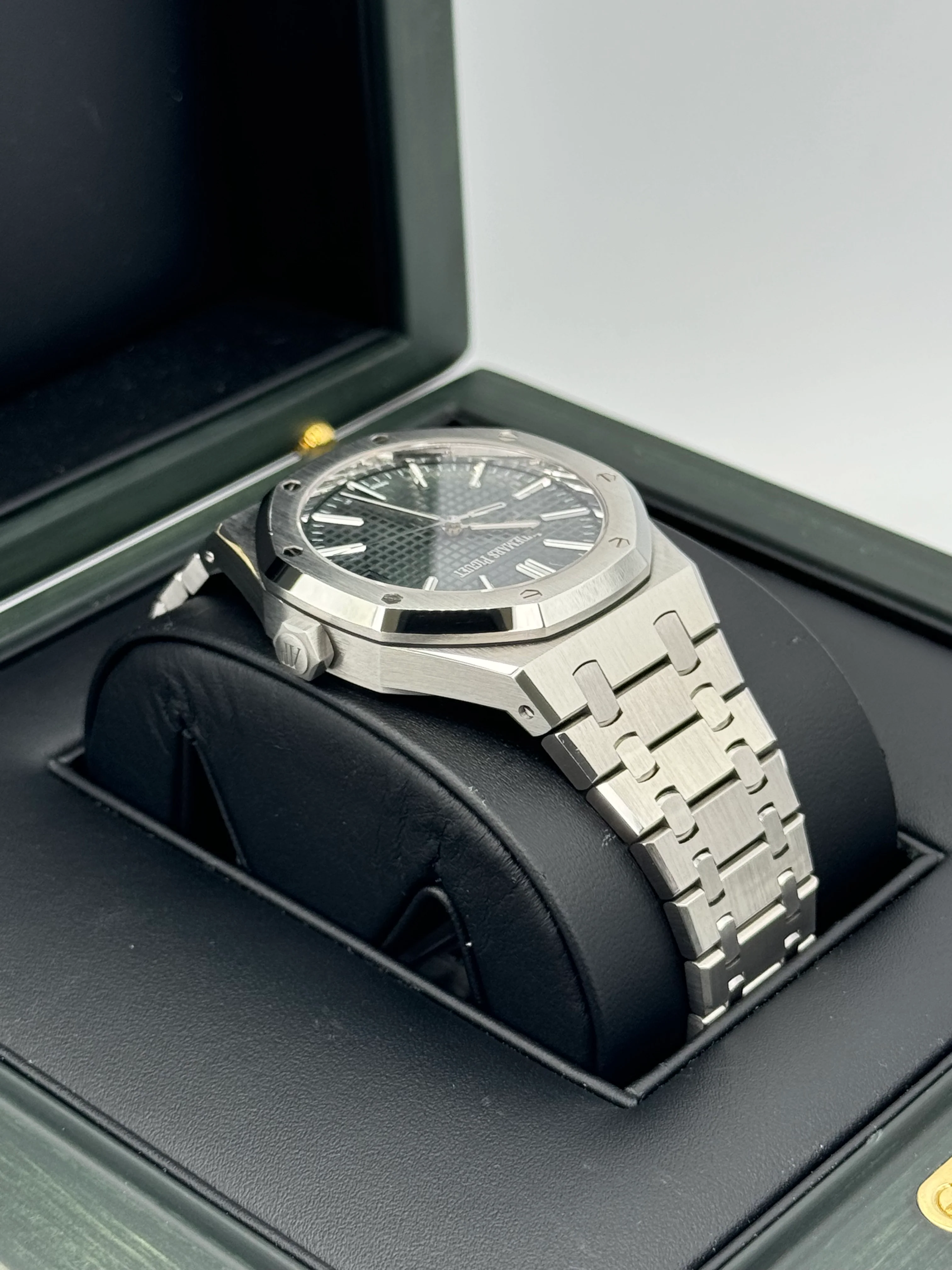 2023 Audemars Piguet  Royal Oak  41mm 15510ST Green Dial - Image 10