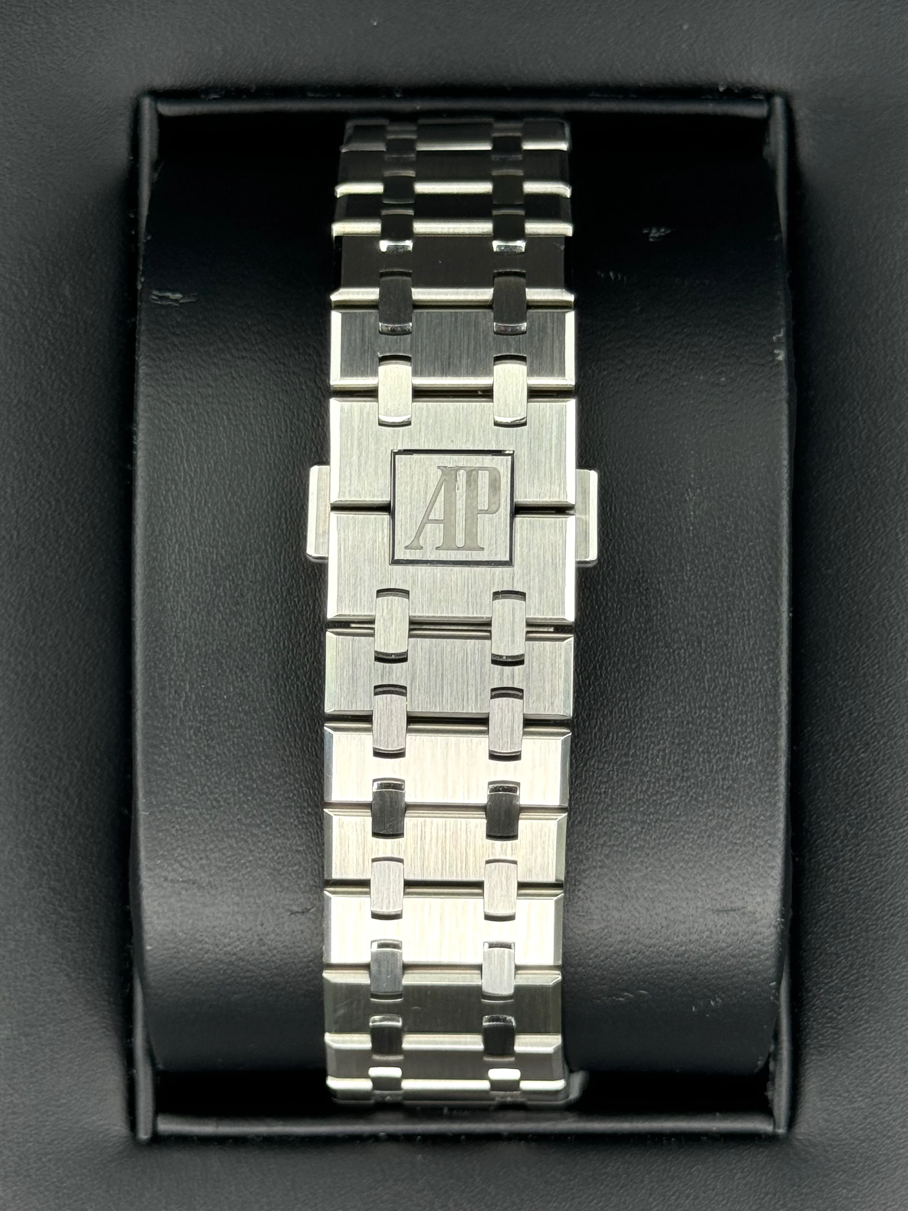 2023 Audemars Piguet  Royal Oak  41mm 15510ST Green Dial - Image 2