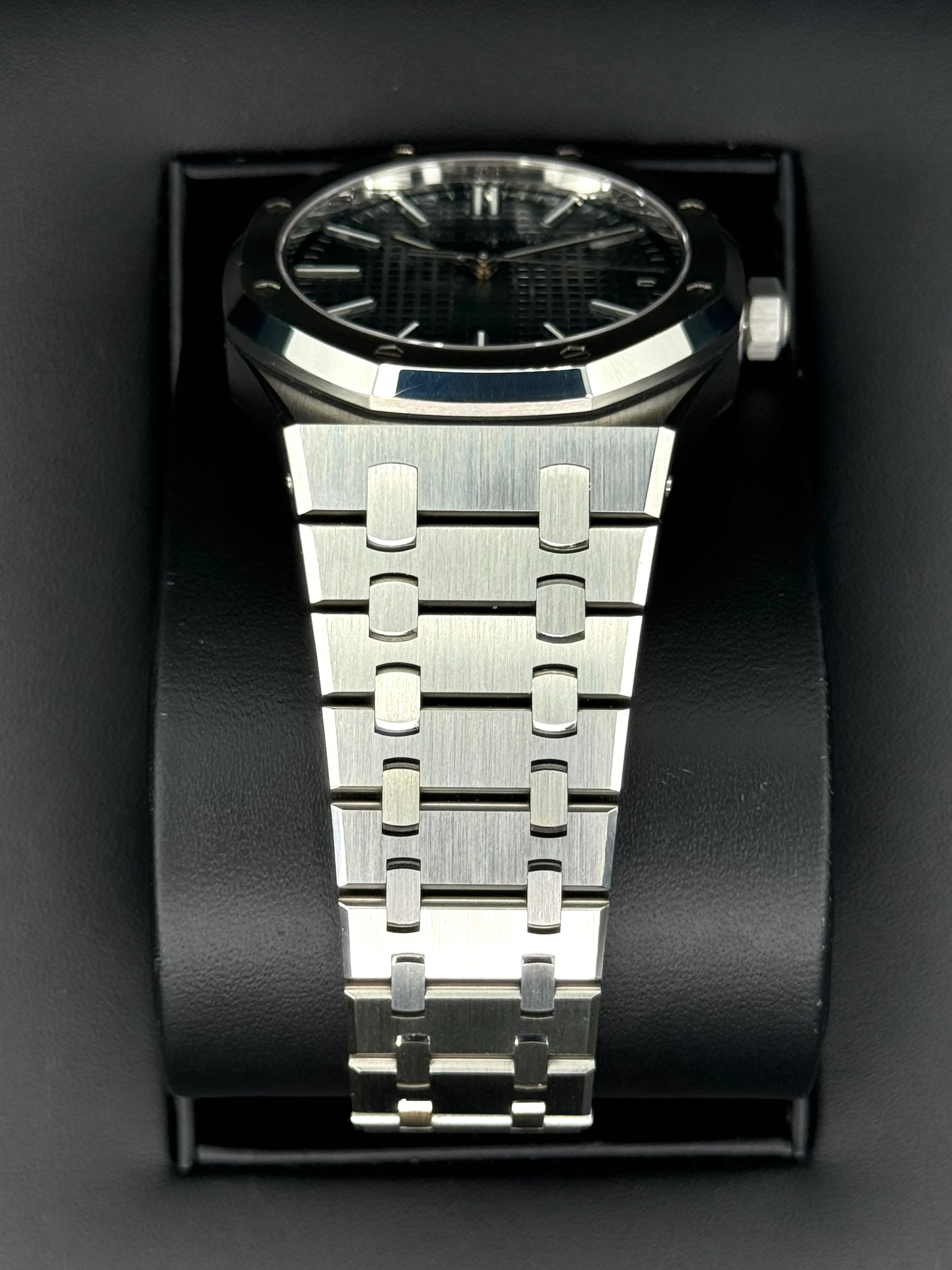 2023 Audemars Piguet  Royal Oak  41mm 15510ST Green Dial - Image 3