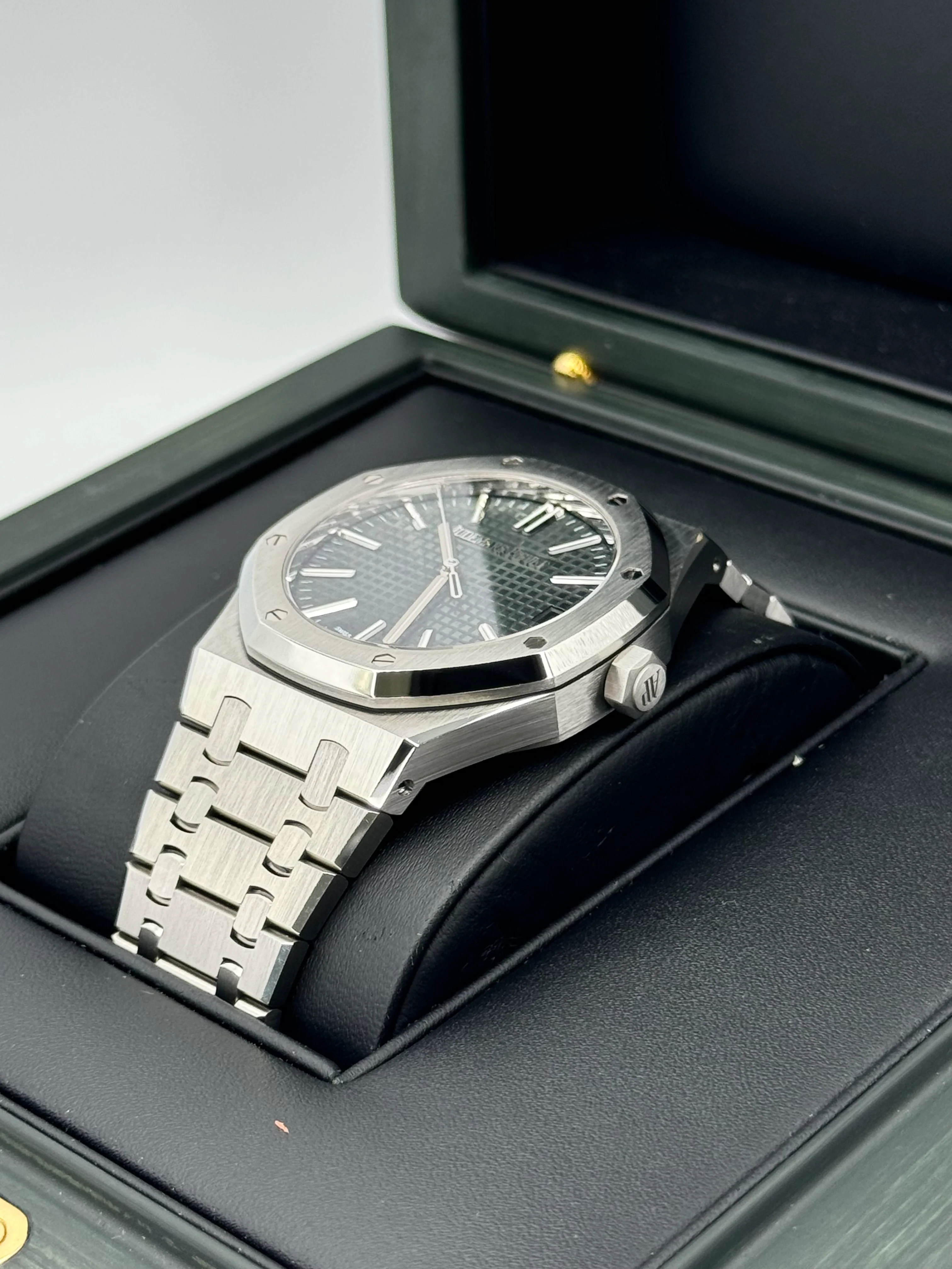2023 Audemars Piguet  Royal Oak  41mm 15510ST Green Dial - Image 5