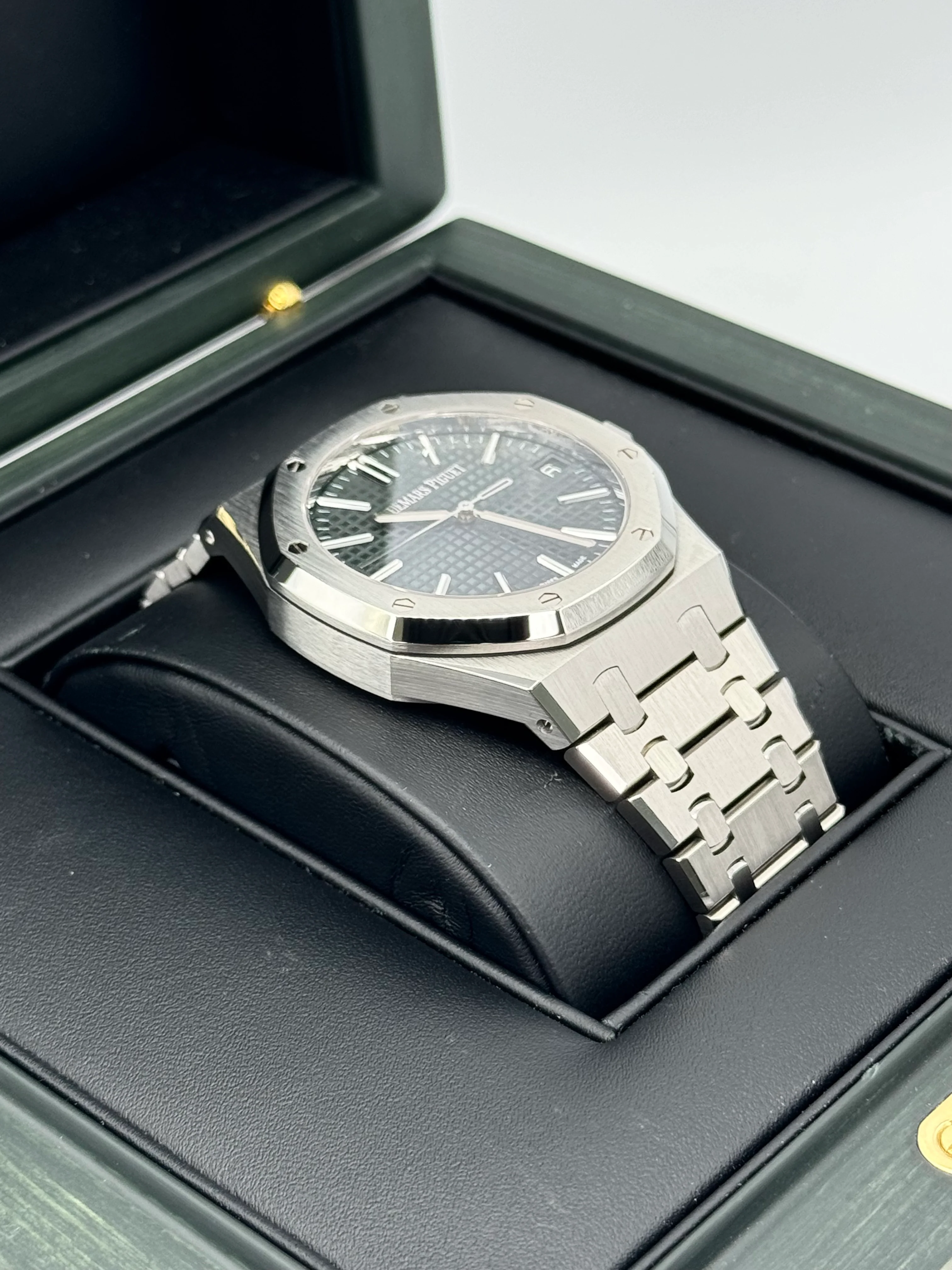 2023 Audemars Piguet  Royal Oak  41mm 15510ST Green Dial - Image 6