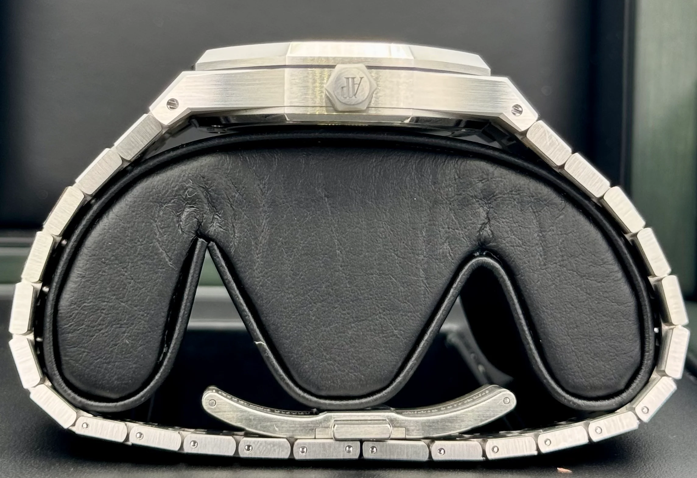 2023 Audemars Piguet  Royal Oak  41mm 15510ST Green Dial - Image 9