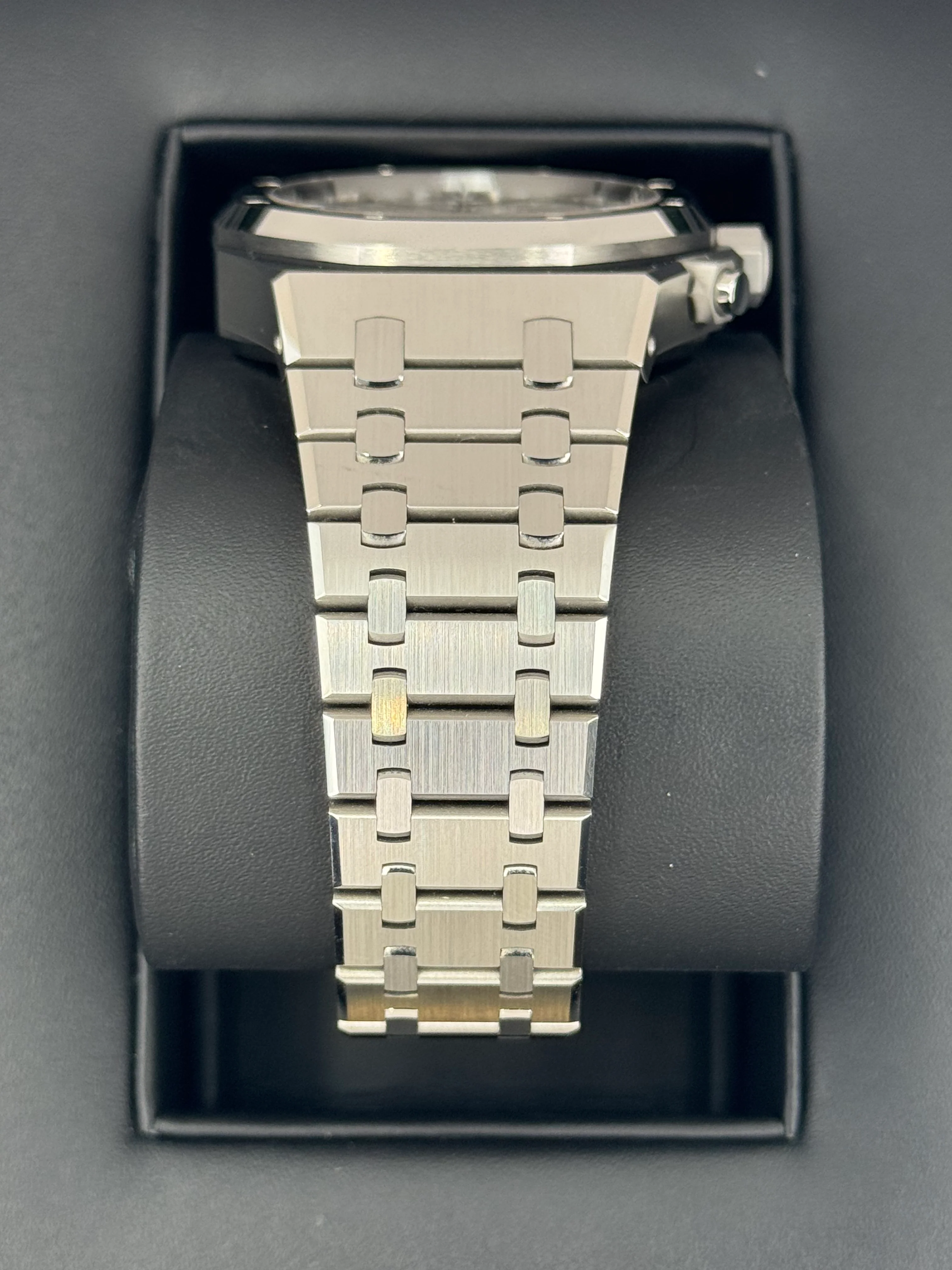 2023 Audemars Piguet Royal Oak Chronograph 41mm 26240ST White Dial - Image 3