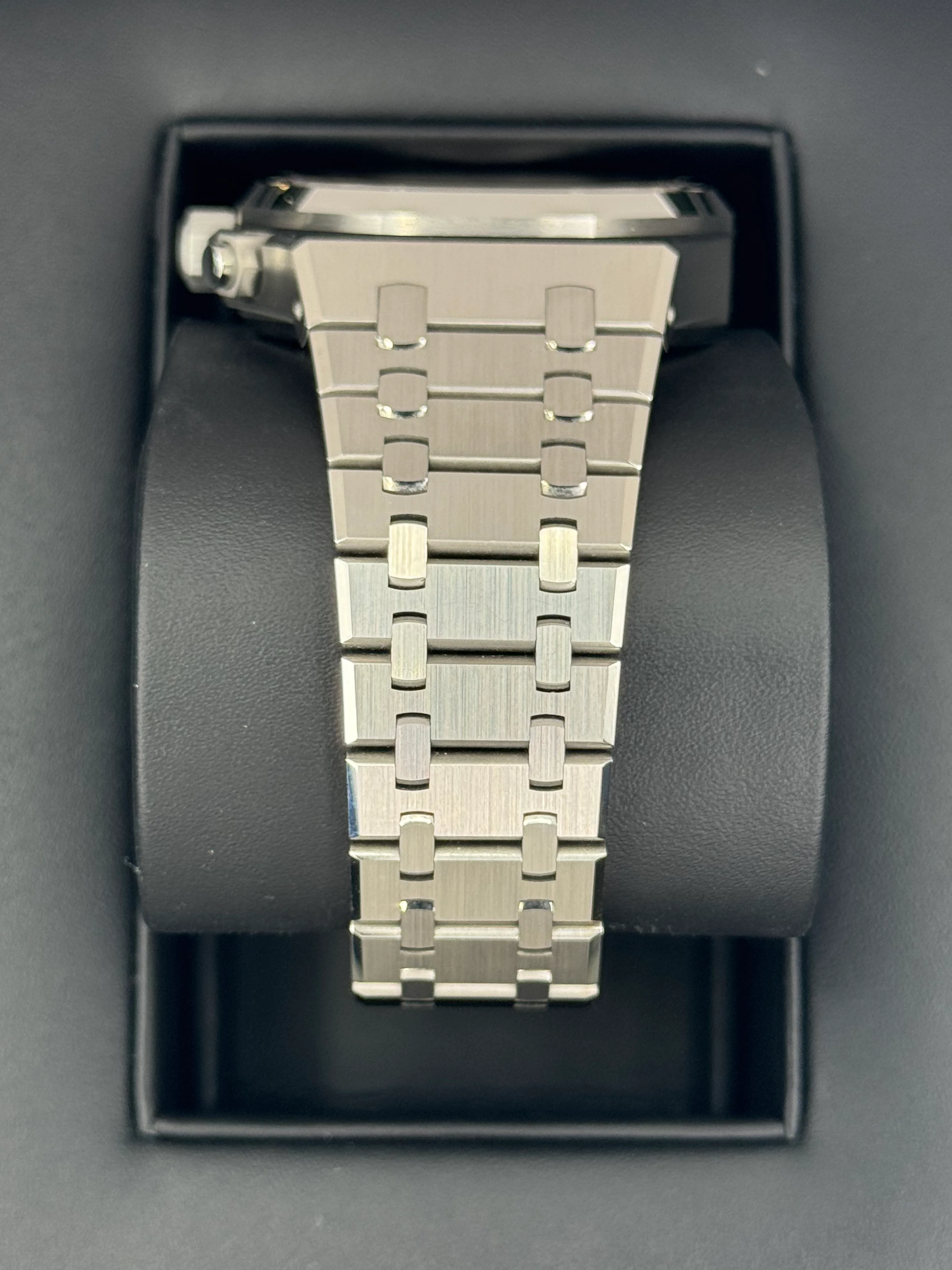 2023 Audemars Piguet Royal Oak Chronograph 41mm 26240ST White Dial - Image 4
