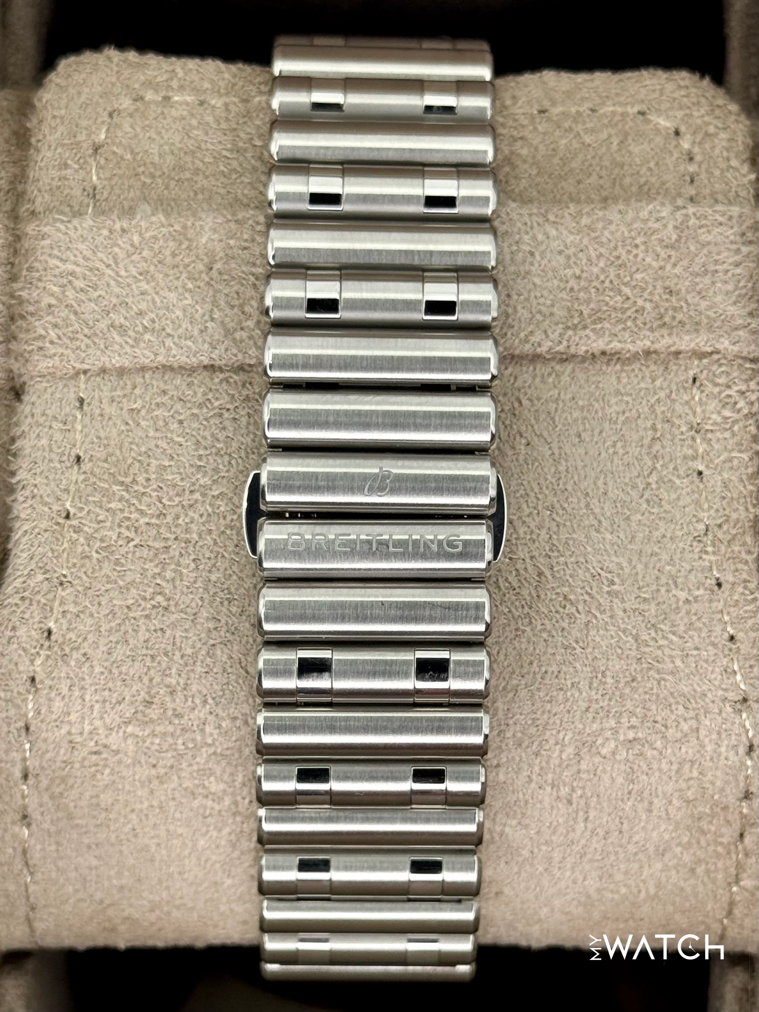 2023 Breitling Chronomat GMT 40mm A32398 Stainless Steel Green Dial - Image 2
