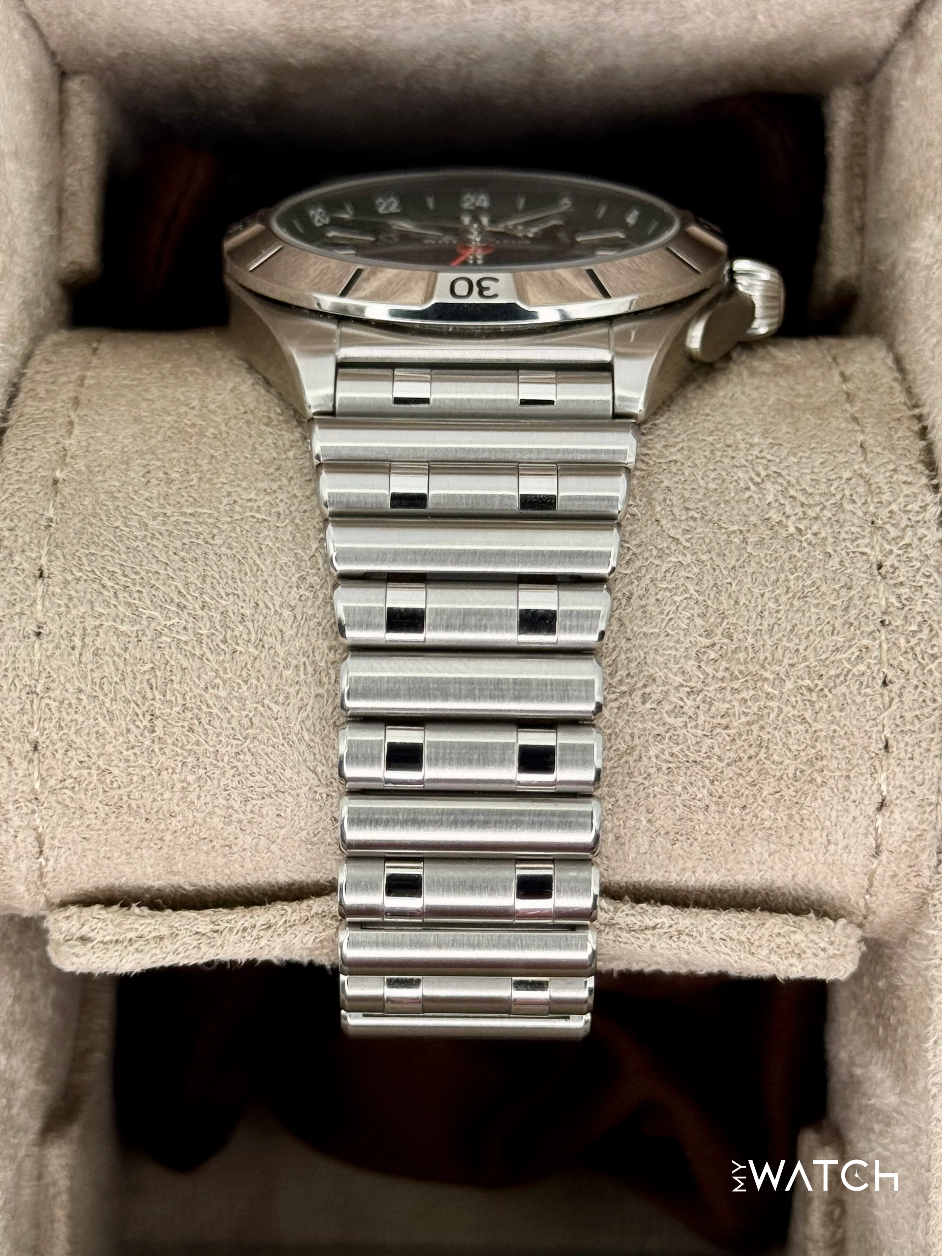 2023 Breitling Chronomat GMT 40mm A32398 Stainless Steel Green Dial - Image 3