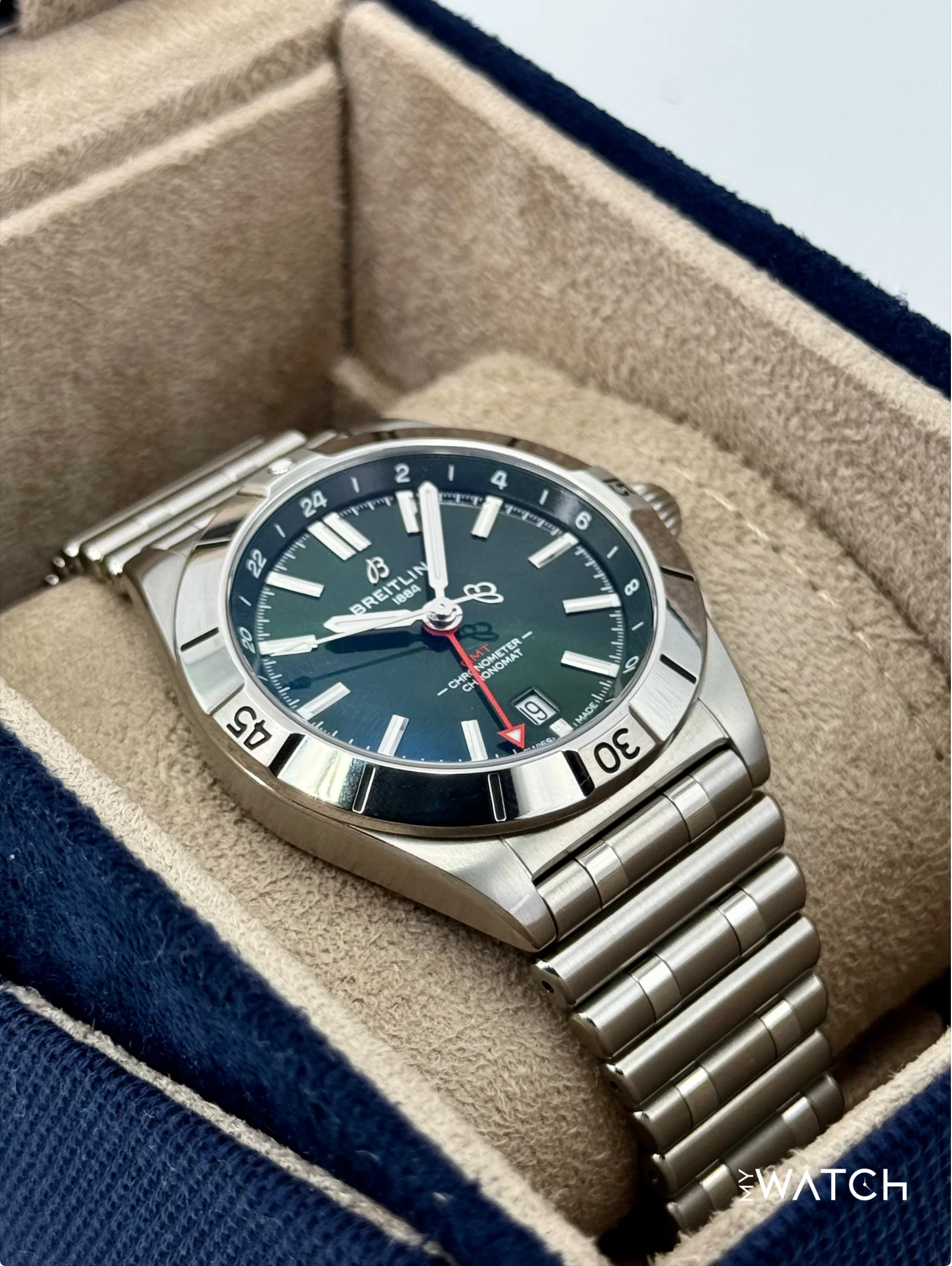 2023 Breitling Chronomat GMT 40mm A32398 Stainless Steel Green Dial - Image 6