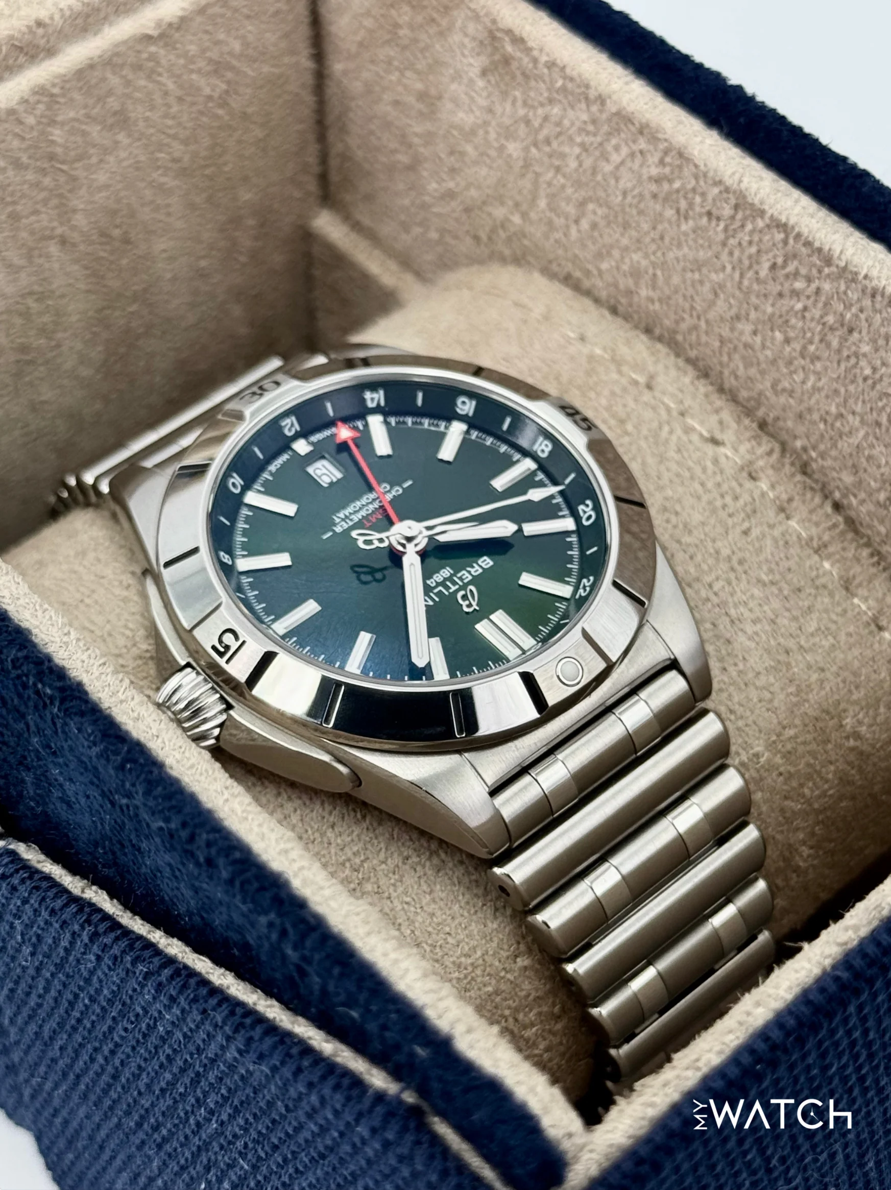 2023 Breitling Chronomat GMT 40mm A32398 Stainless Steel Green Dial - Image 8