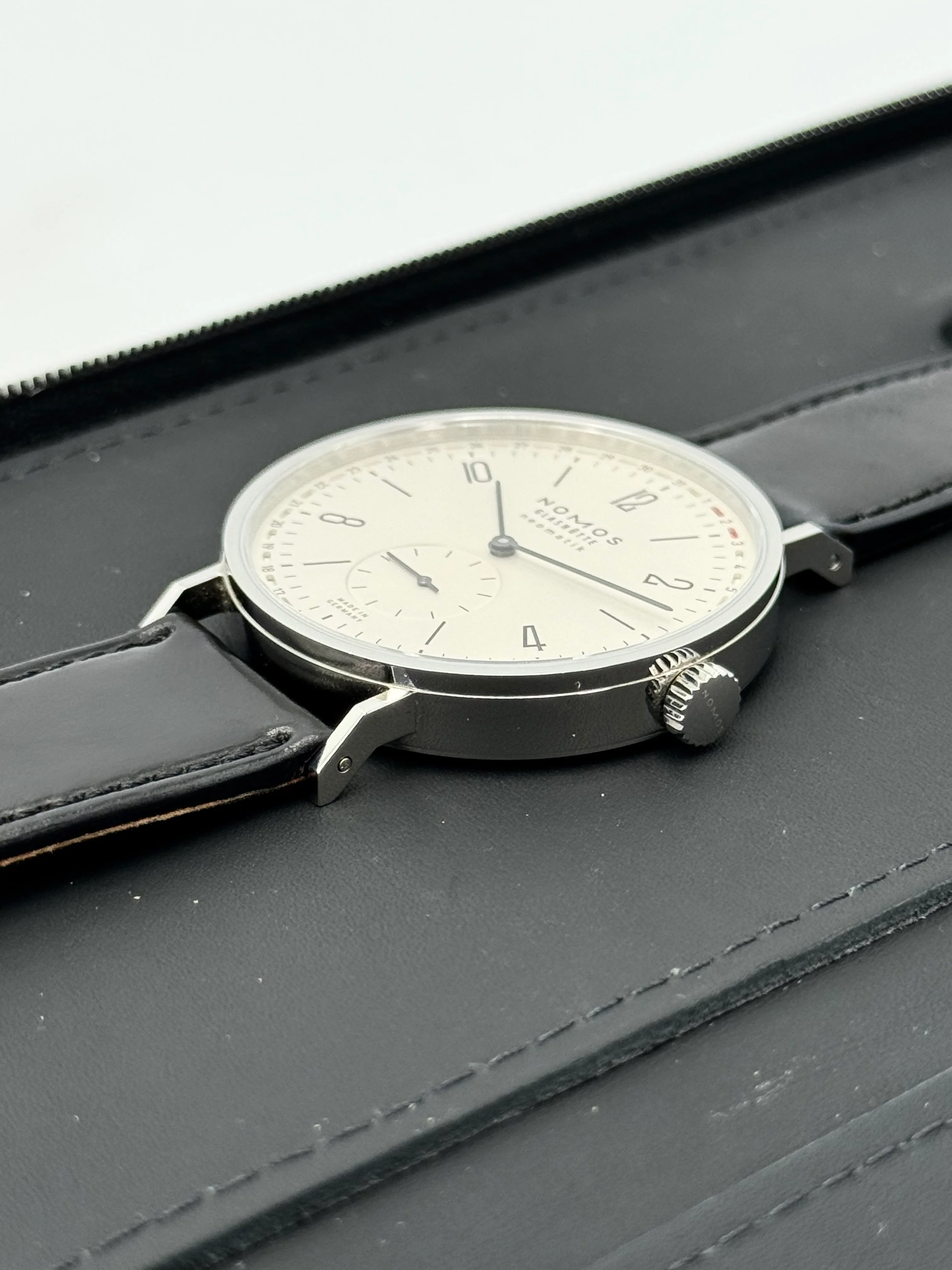 2023 Nomos Tangente Neomatik 41 Update Stainless Steel White Dial - Image 5