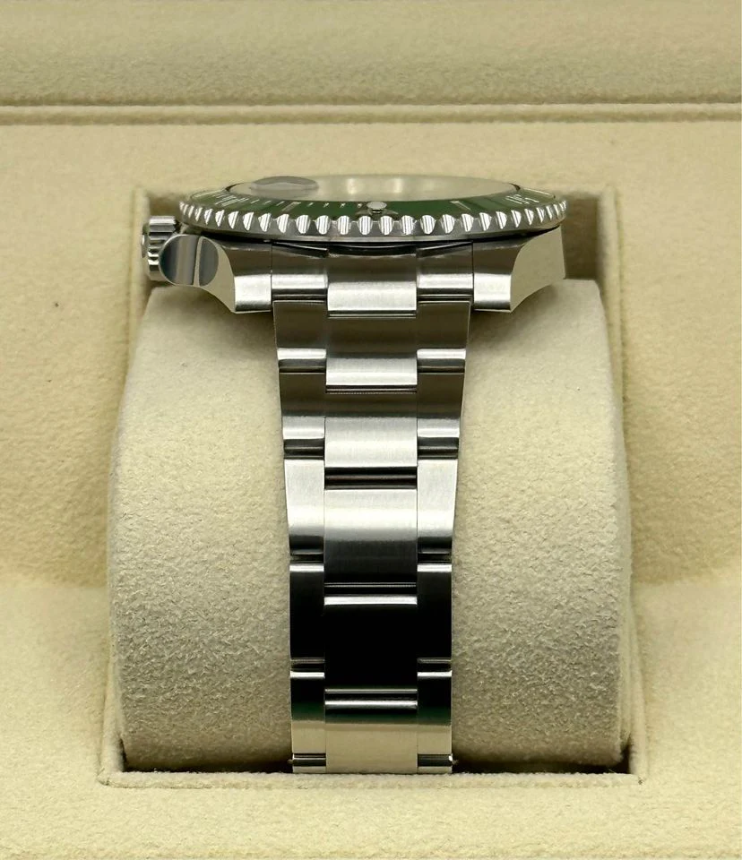 2014 Rolex Submariner "Hulk" 40mm 116610LV Green Dial - Image 4