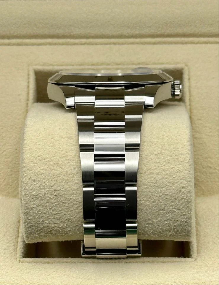 NEW 2023 Rolex Datejust 41mm 126300 Oyster Green Dial - Image 3
