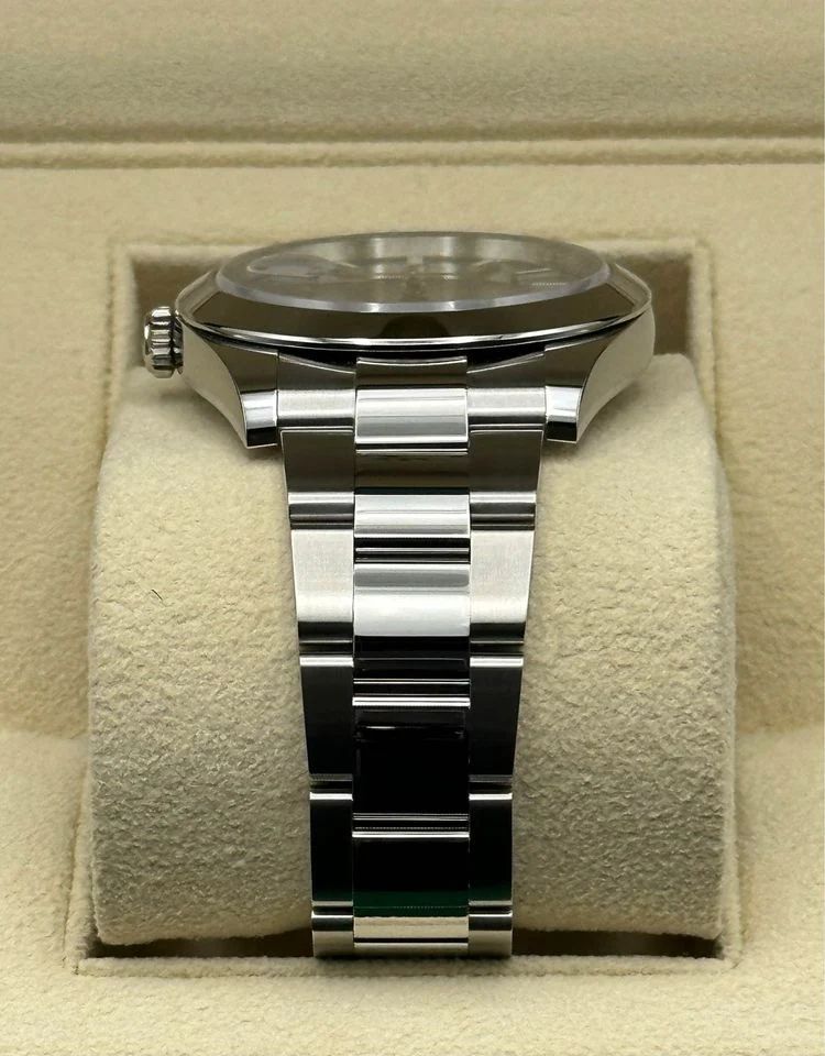 NEW 2023 Rolex Datejust 41mm 126300 Oyster Green Dial - Image 4