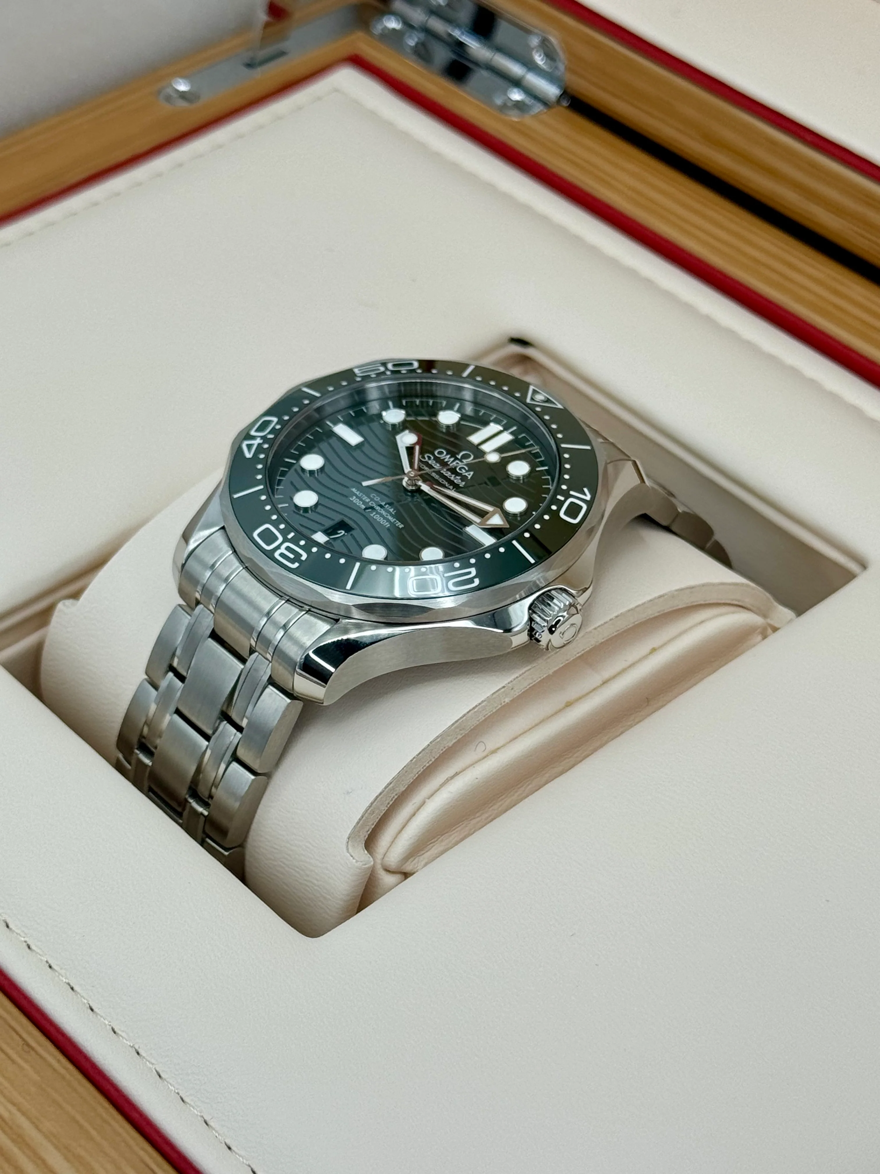 NEW 2023 Omega Seamaster Diver 300M 42mm 21030422110001 Green Dial - Image 5
