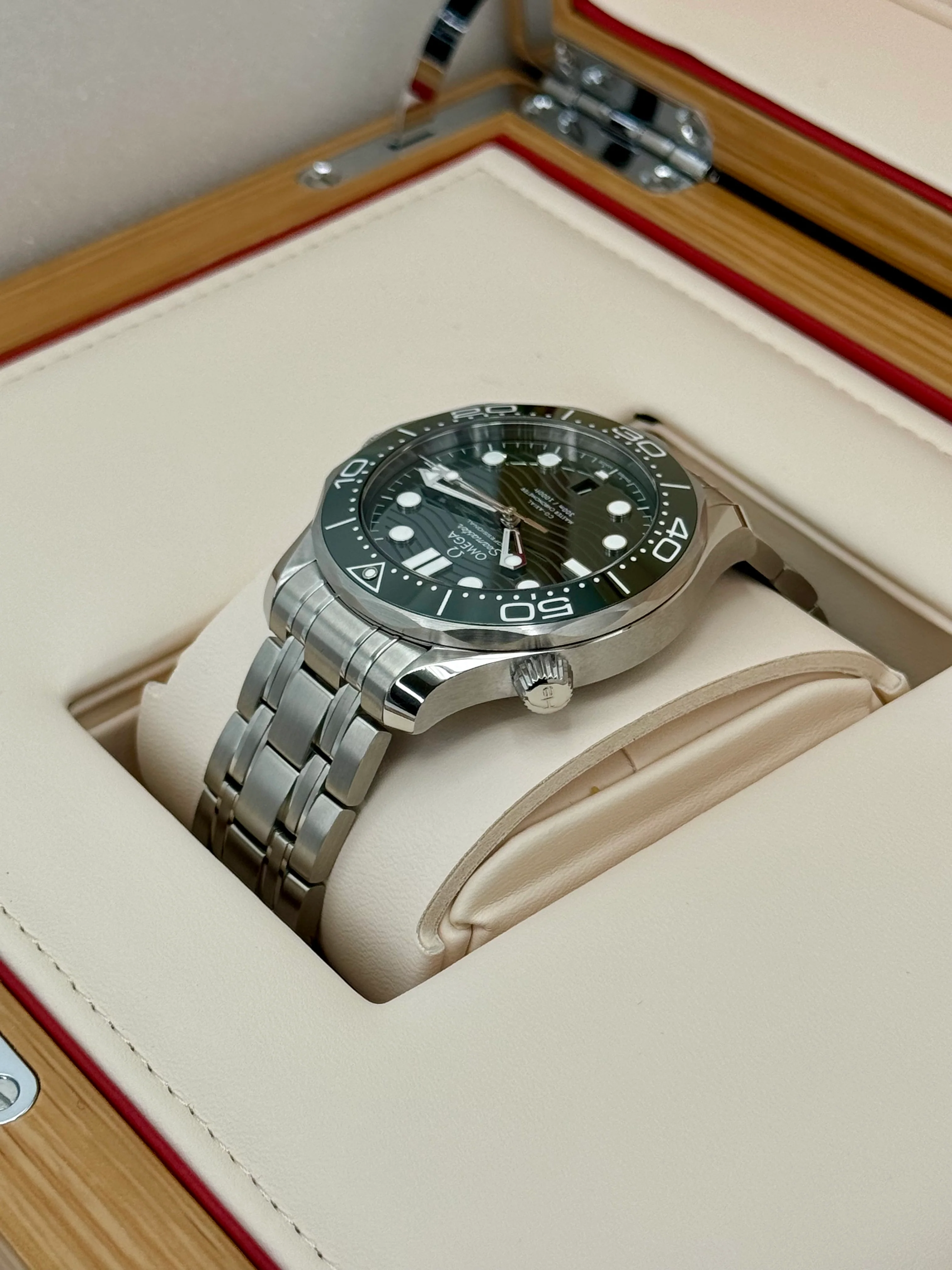 NEW 2023 Omega Seamaster Diver 300M 42mm 21030422110001 Green Dial - Image 7