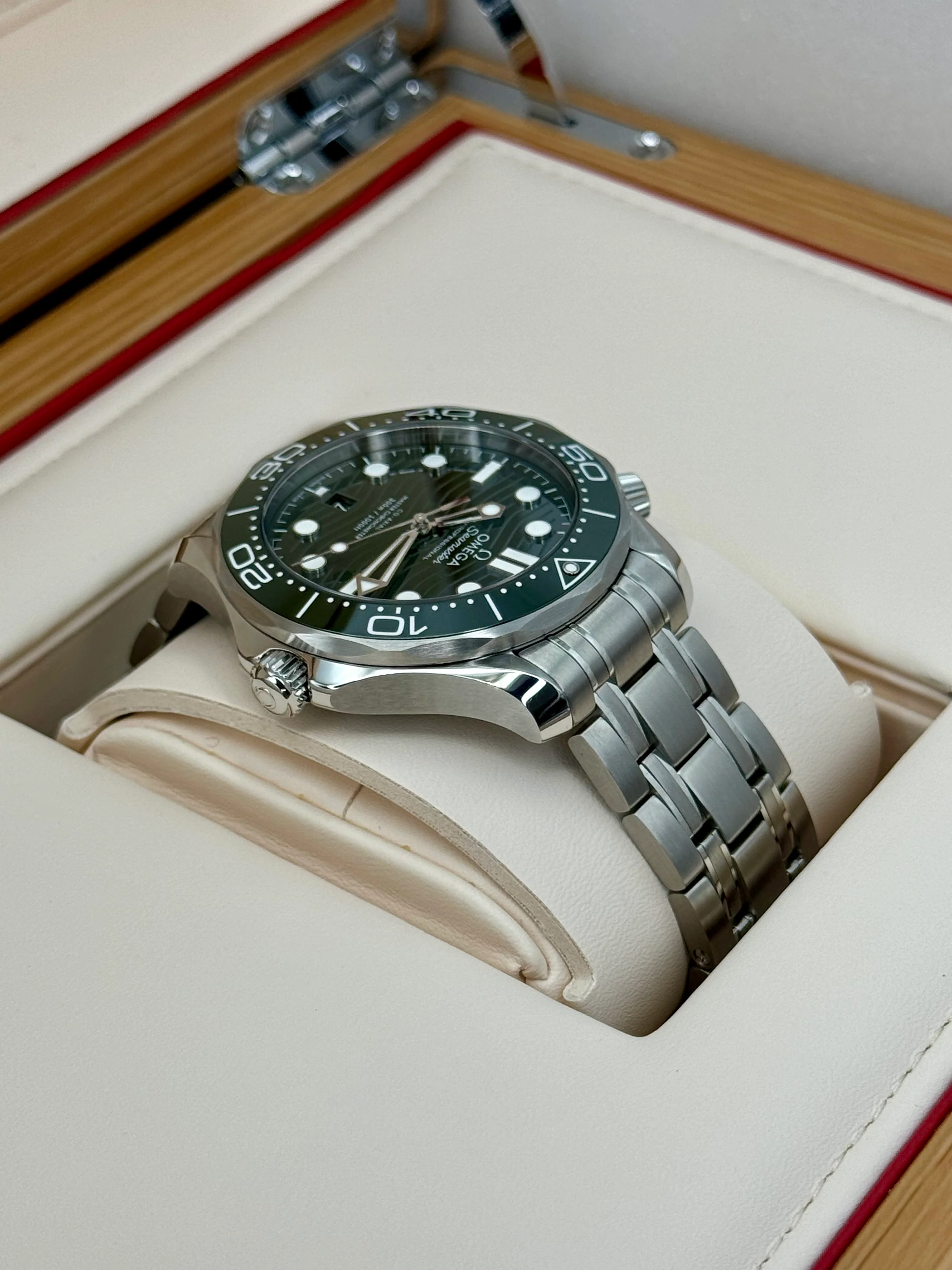 NEW 2023 Omega Seamaster Diver 300M 42mm 21030422110001 Green Dial - Image 8