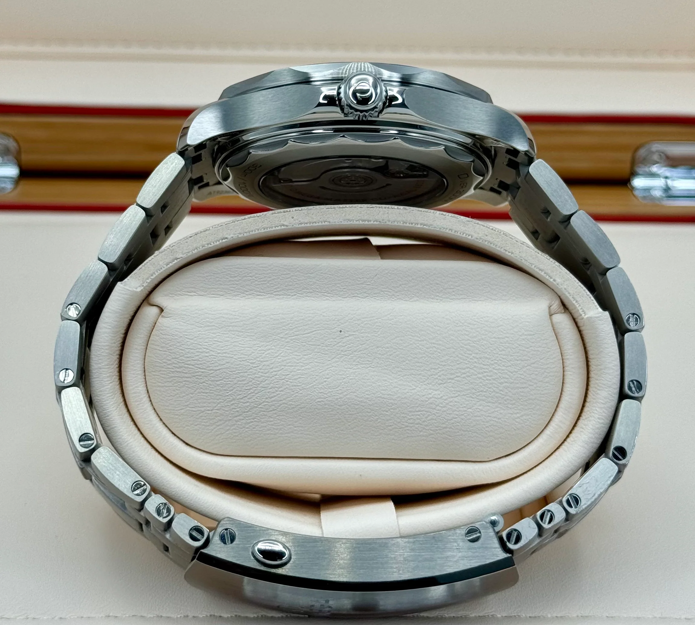 NEW 2023 Omega Seamaster Diver 300M 42mm 21030422110001 Green Dial - Image 9