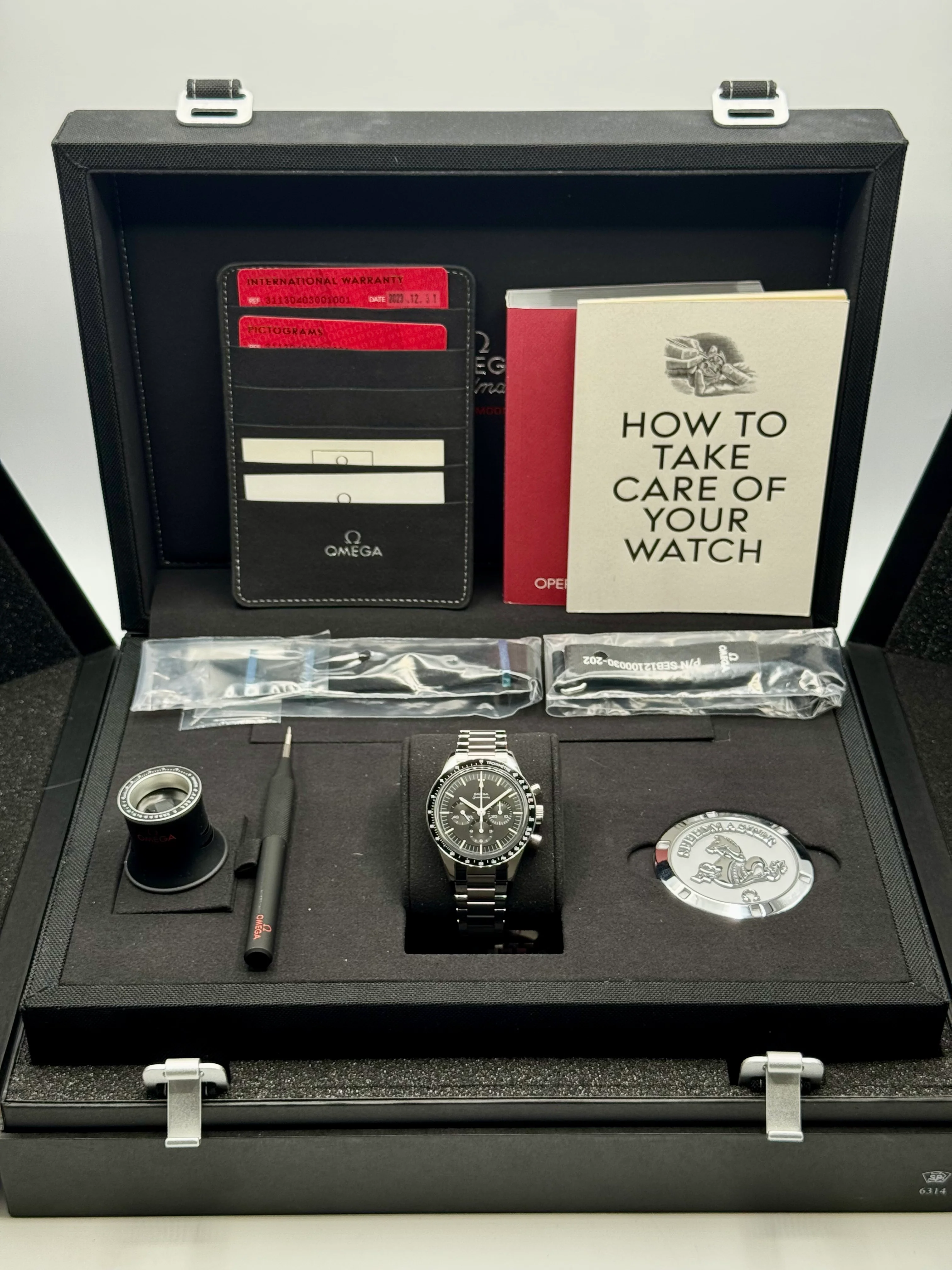2023 Omega Speedmaster "Ed White" 39.7mm 311.30.40.30.01.001 Black Dial - Image 4