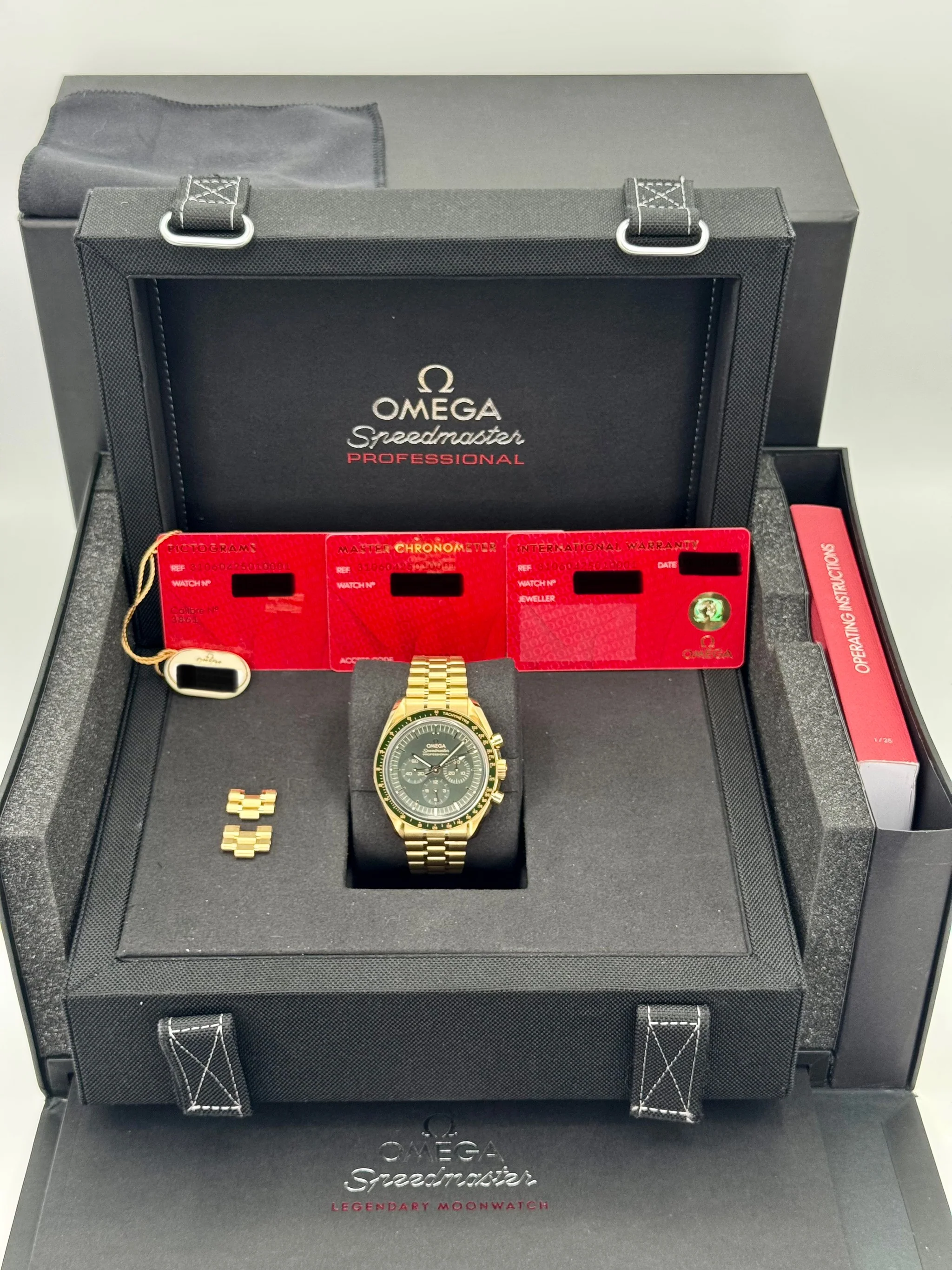 2023 Omega  Speedmaster Moonwatch 42mm Moonshine Gold Green Dial - Image 10