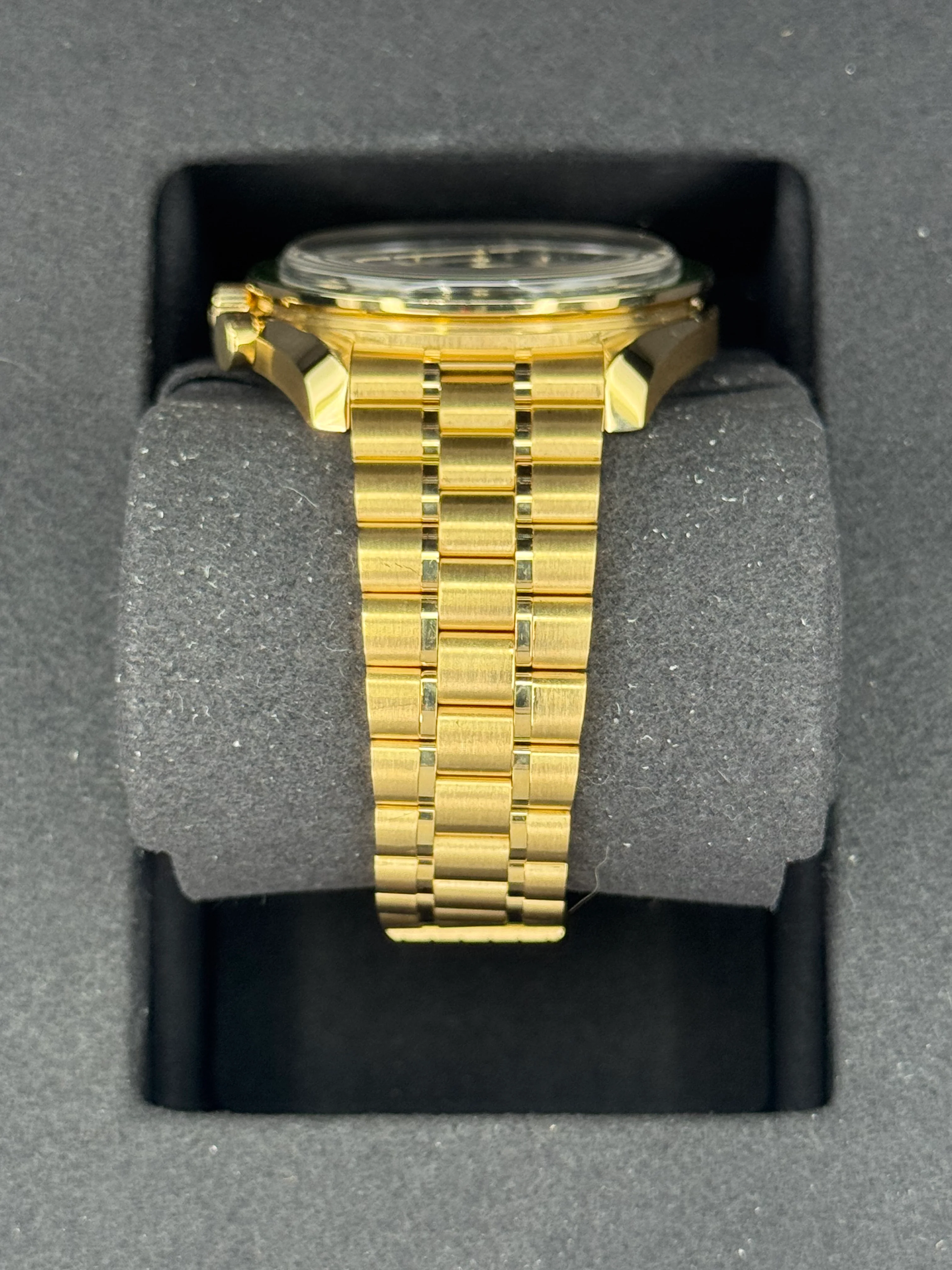 2023 Omega  Speedmaster Moonwatch 42mm Moonshine Gold Green Dial - Image 4