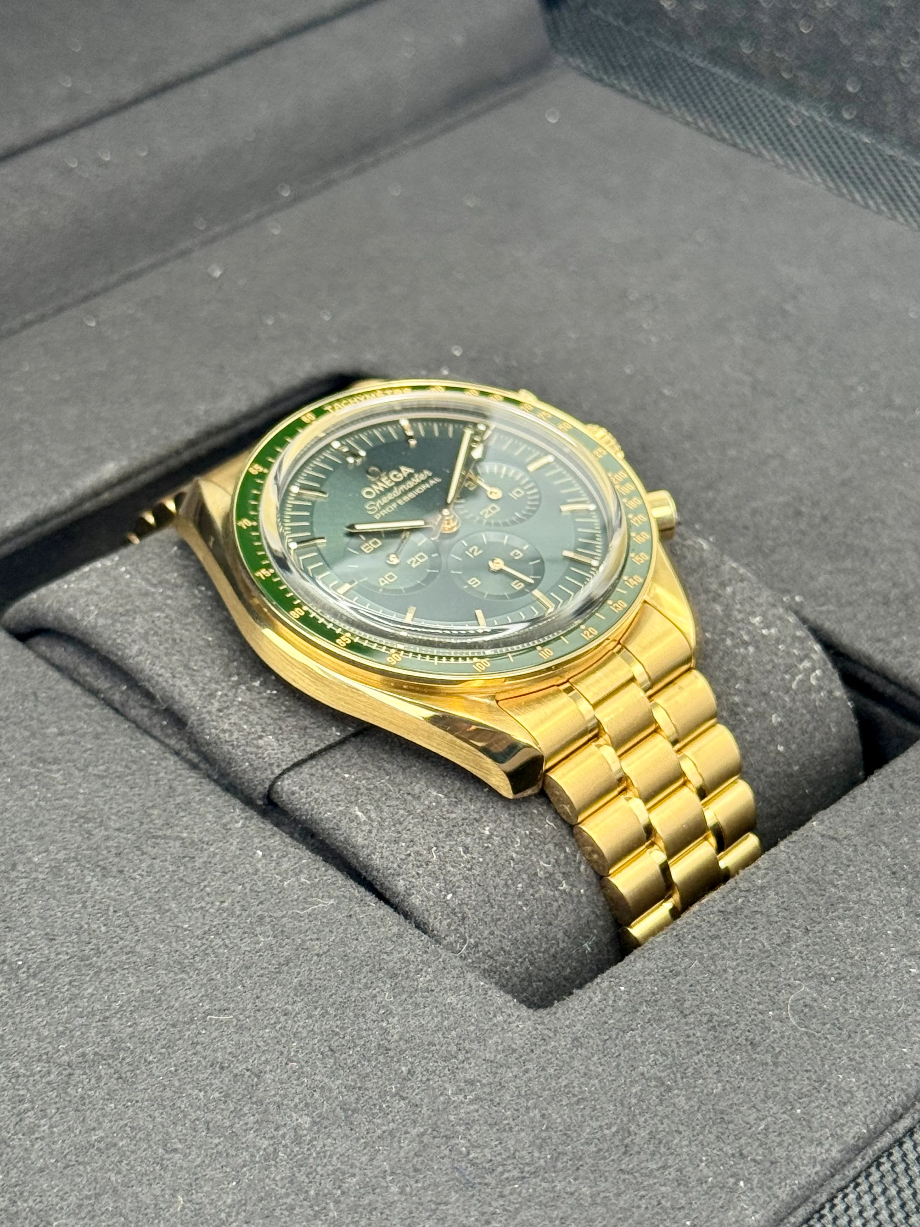2023 Omega  Speedmaster Moonwatch 42mm Moonshine Gold Green Dial - Image 6