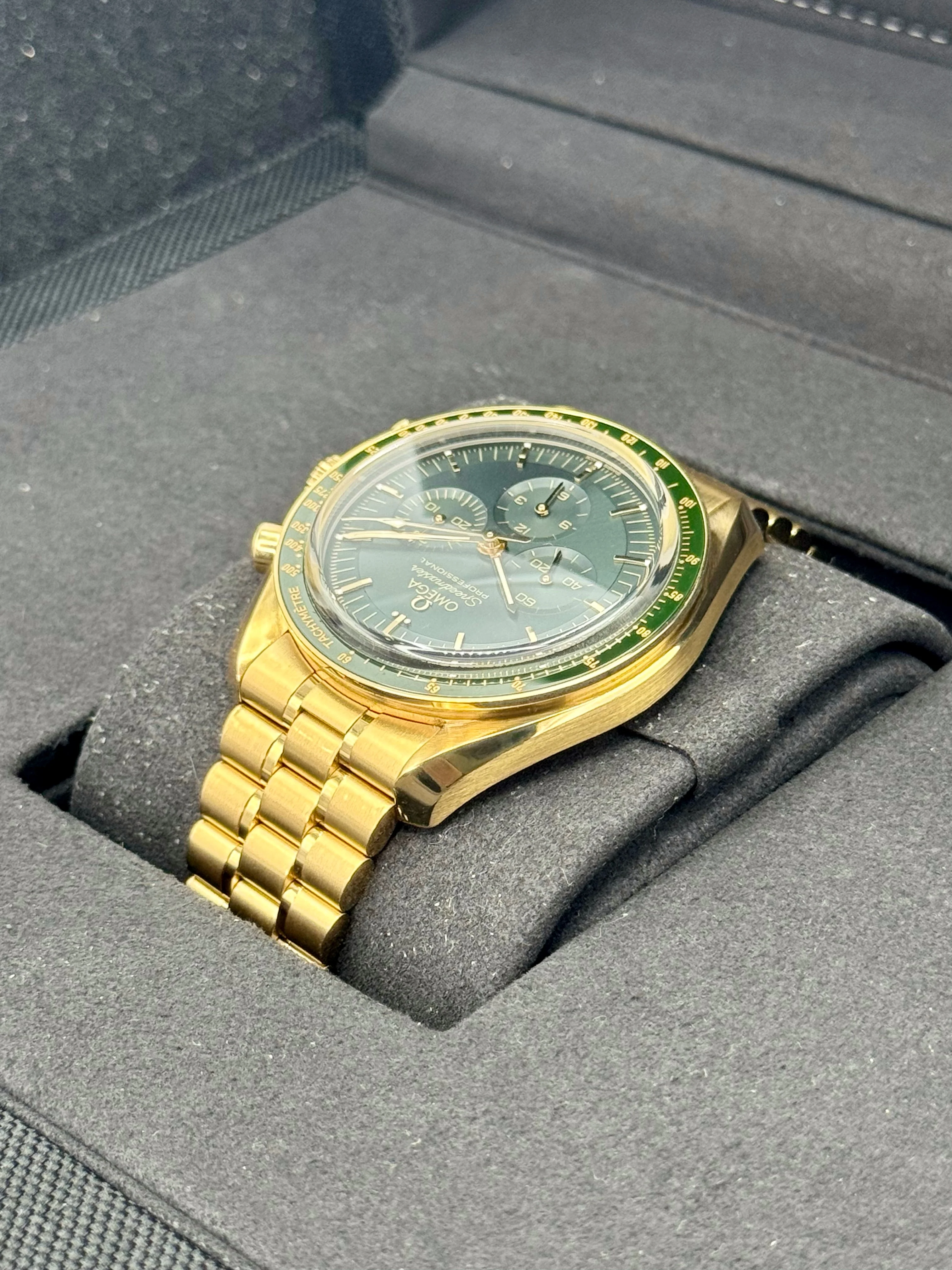 2023 Omega  Speedmaster Moonwatch 42mm Moonshine Gold Green Dial - Image 7