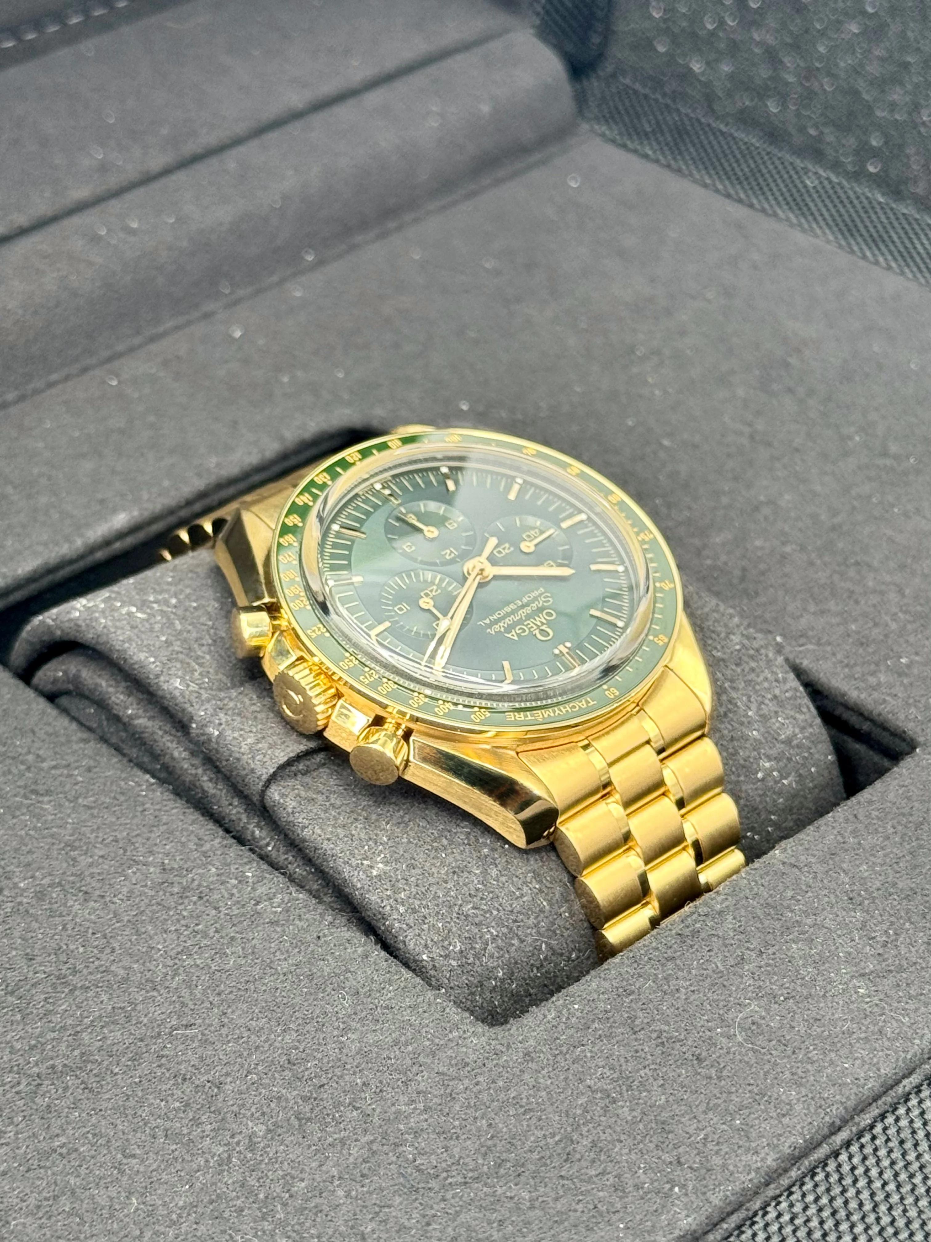 2023 Omega  Speedmaster Moonwatch 42mm Moonshine Gold Green Dial - Image 9