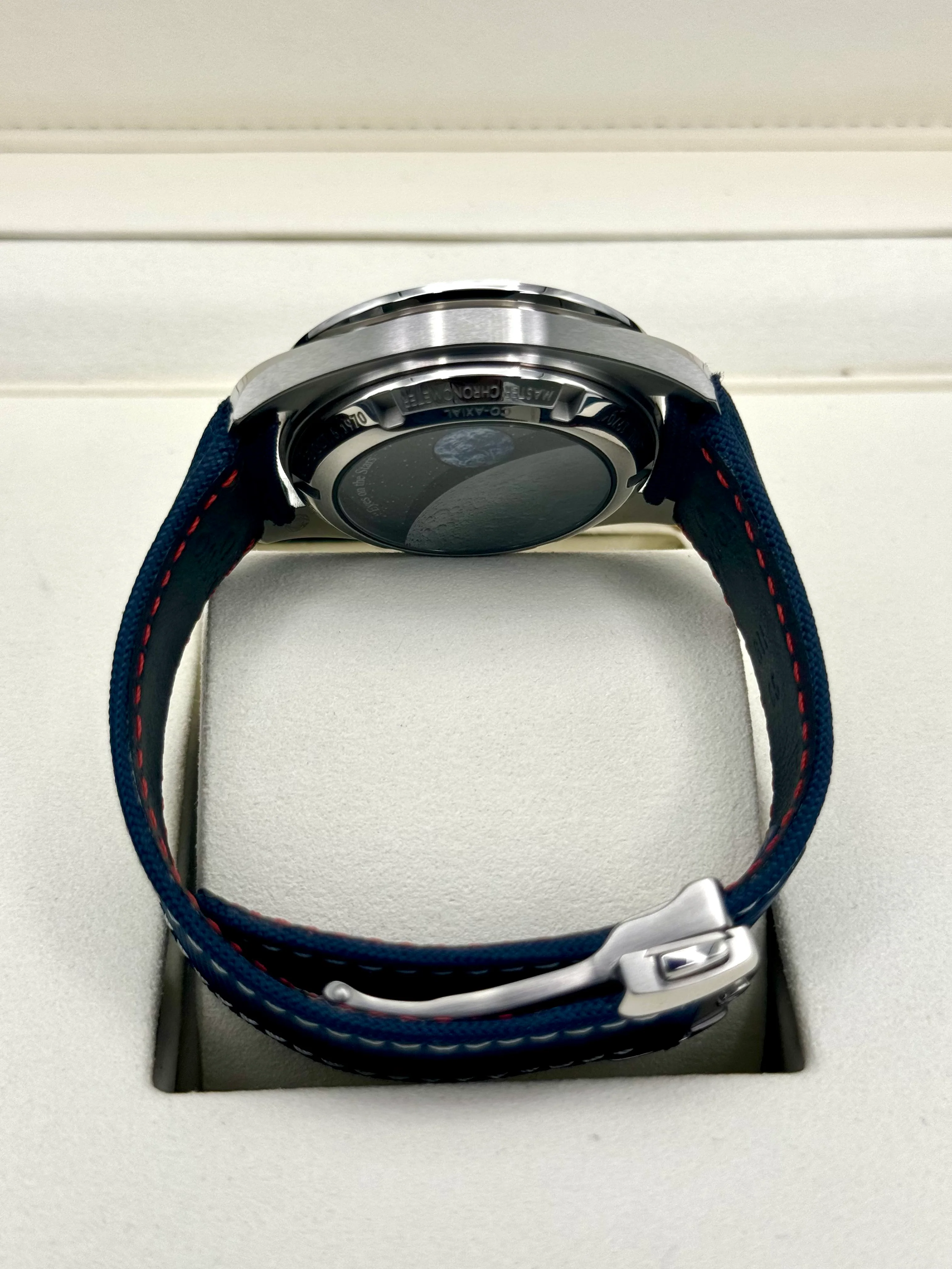 2023 Omega Speedmaster Silver Snoopy Award 310.32.42.50.02.001 - Image 10