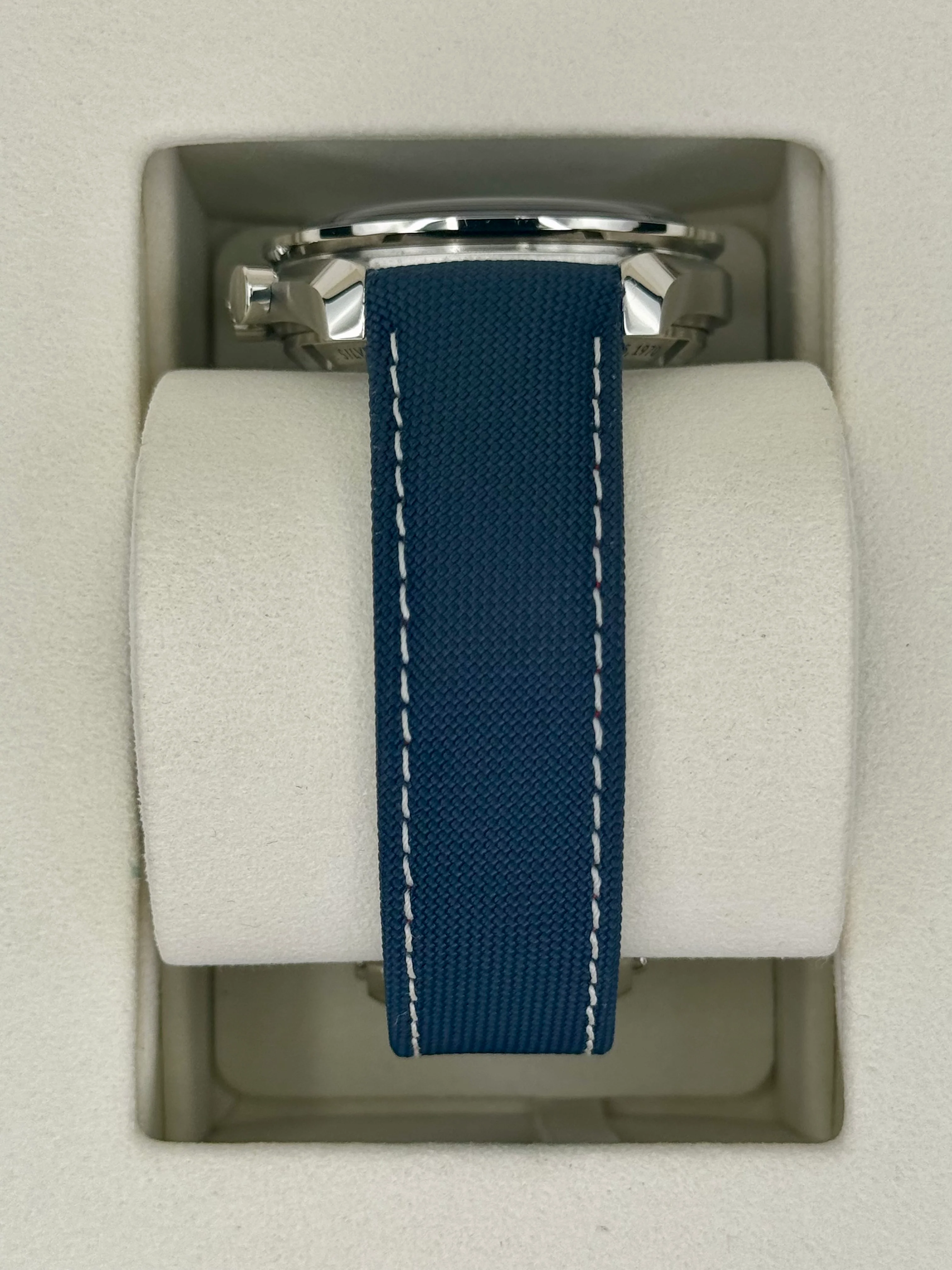 2023 Omega Speedmaster Silver Snoopy Award 310.32.42.50.02.001 - Image 4