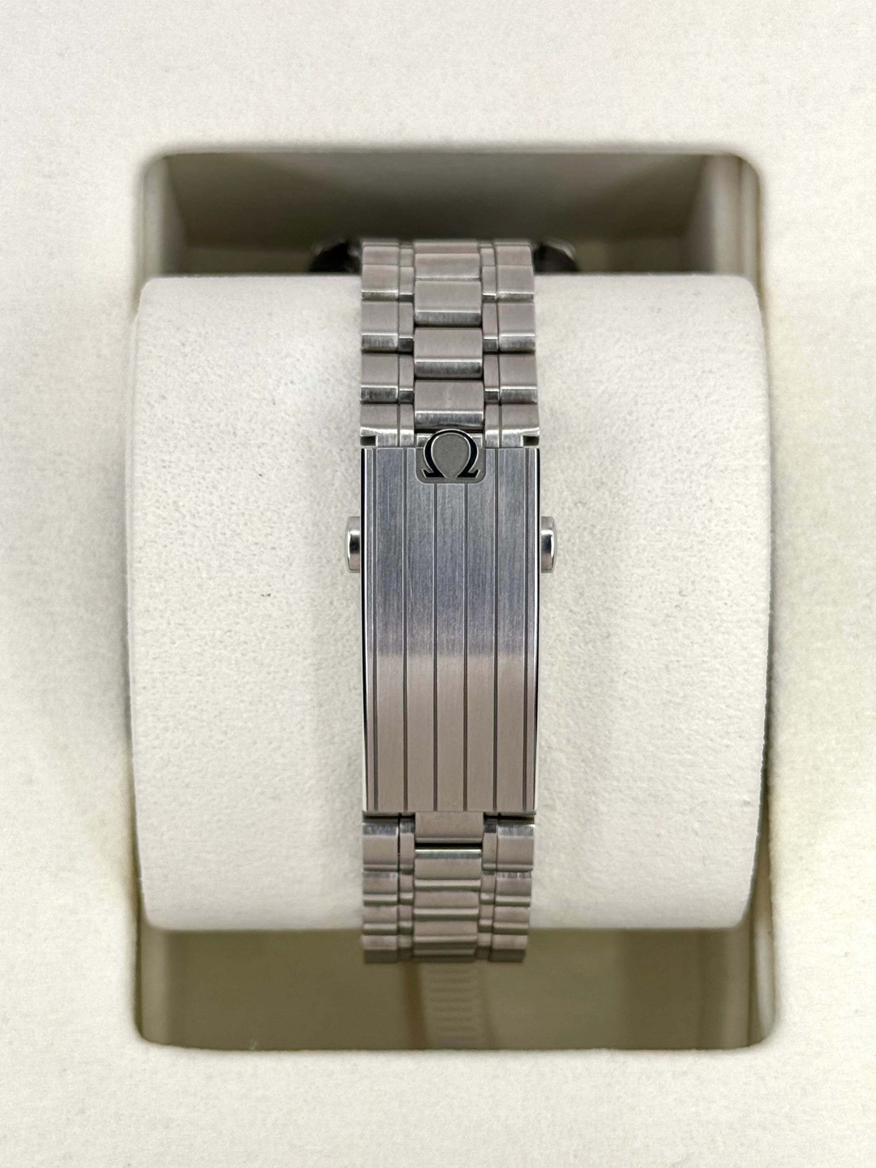 2023 Omega Speedmaster Silver Snoopy Award 310.32.42.50.02.001 - Image 2