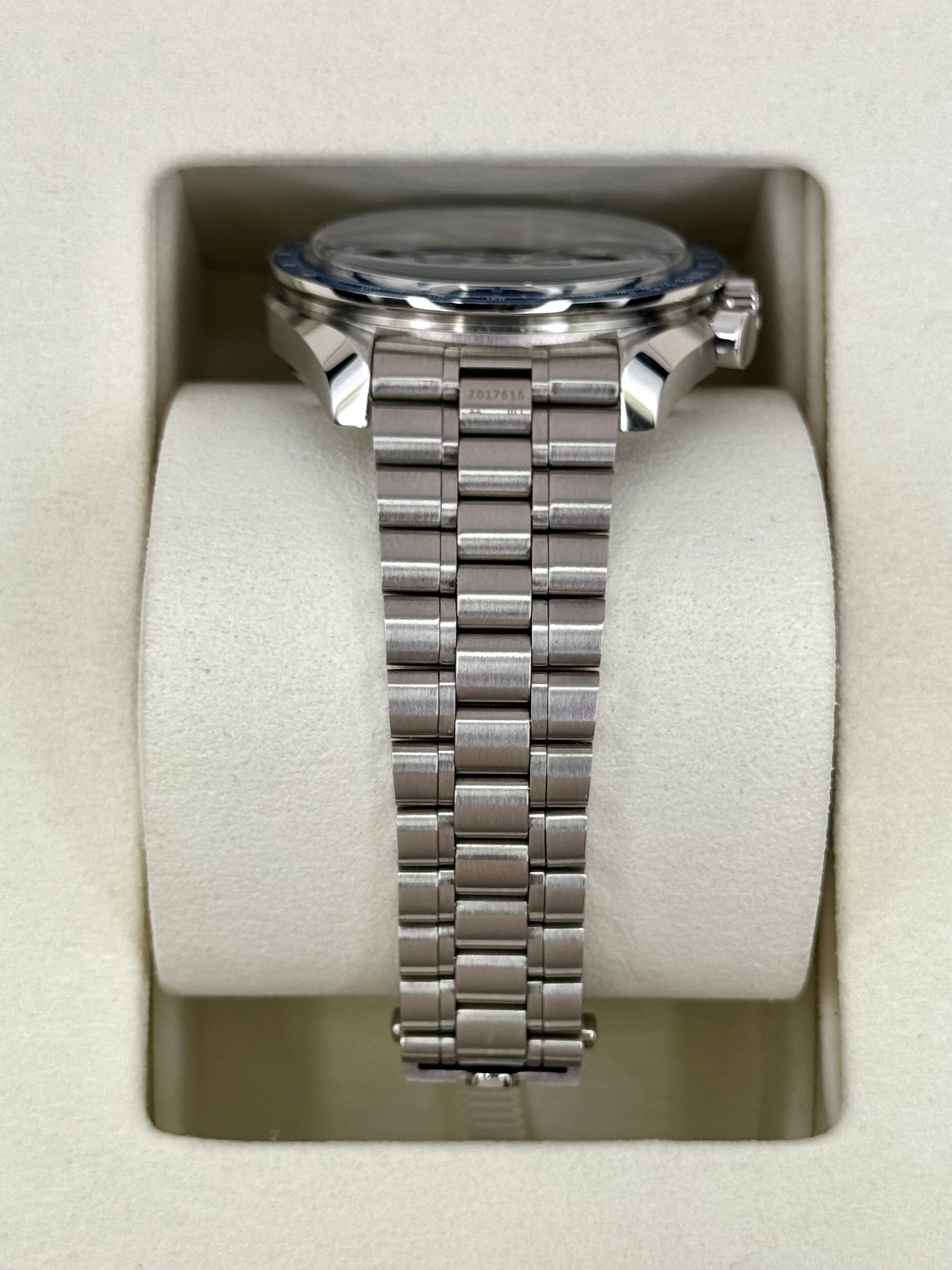 2023 Omega Speedmaster Silver Snoopy Award 310.32.42.50.02.001 - Image 3