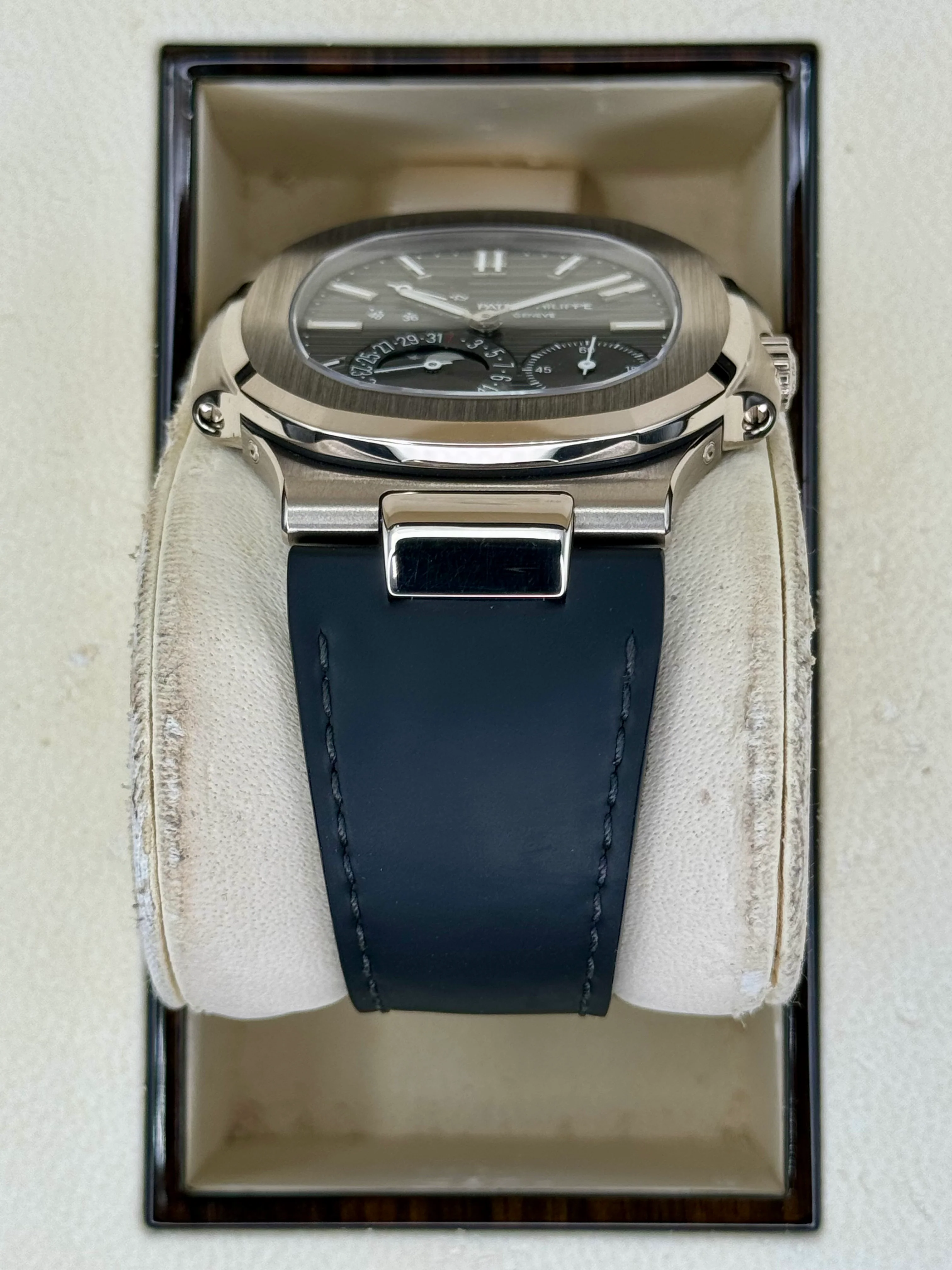 2023 Patek Philippe Nautilus 40mm 5712G White Gold Grey Dial - Image 3