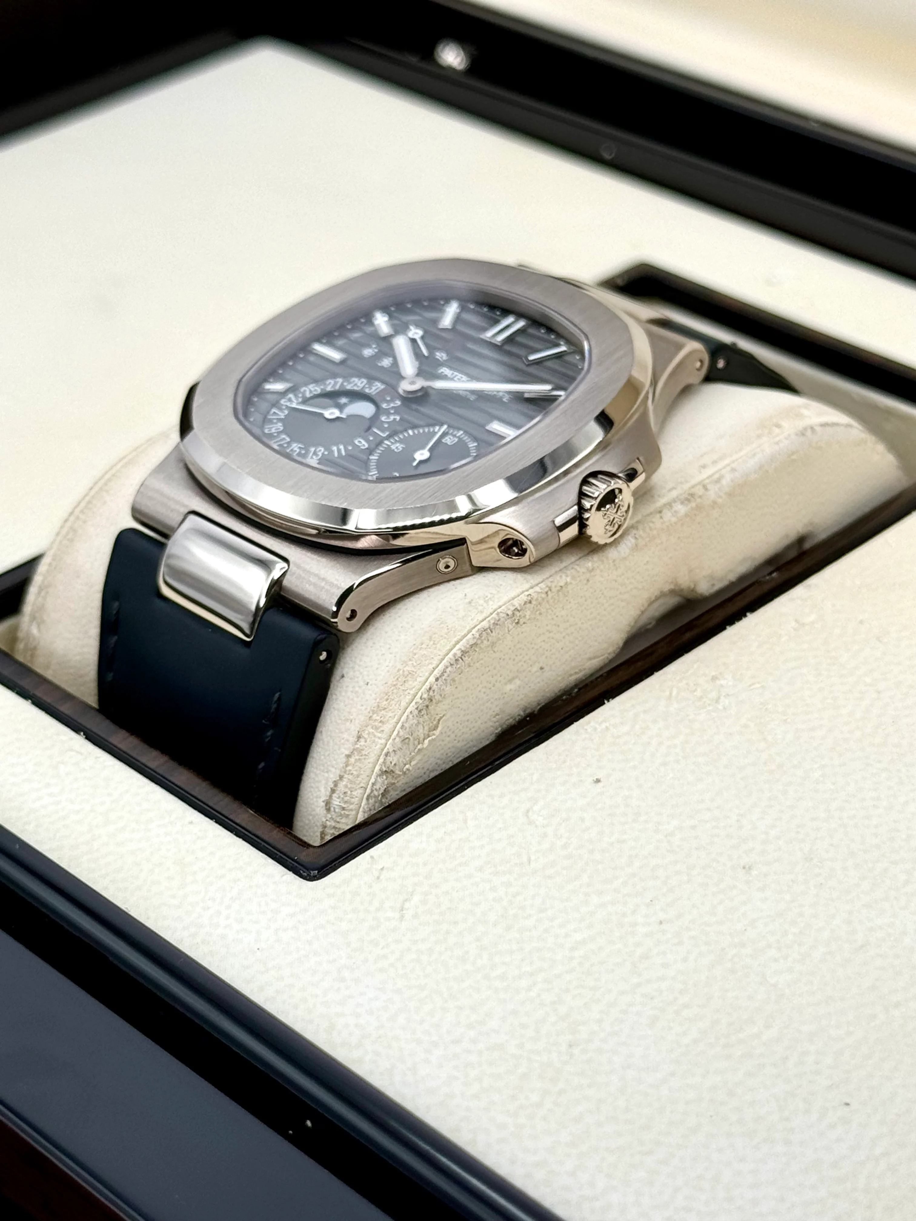 2023 Patek Philippe Nautilus 40mm 5712G White Gold Grey Dial - Image 5