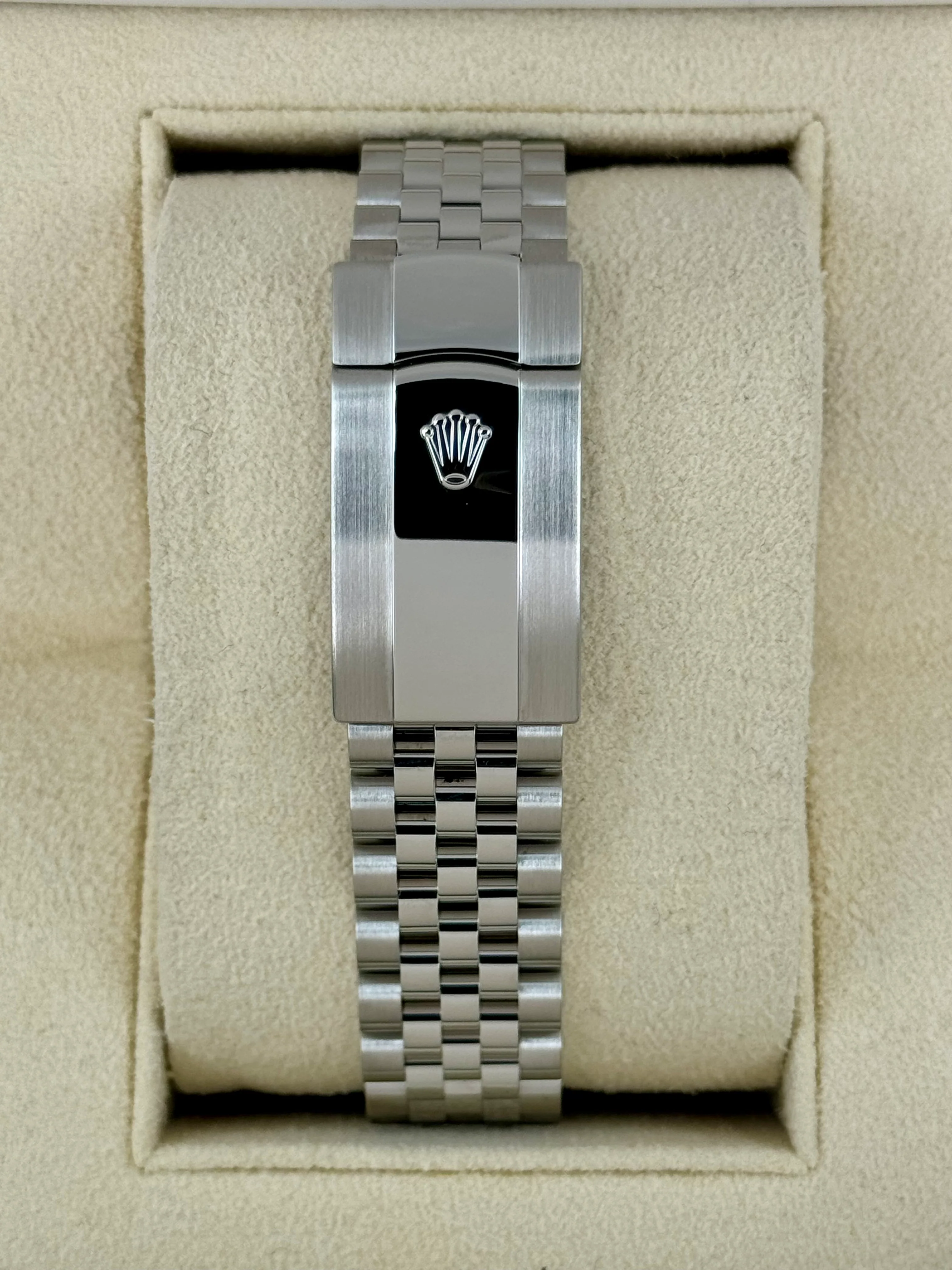 2023 Rolex Datejust 36mm 126234 Stainless Steel Jubilee Purple Dial - Image 2