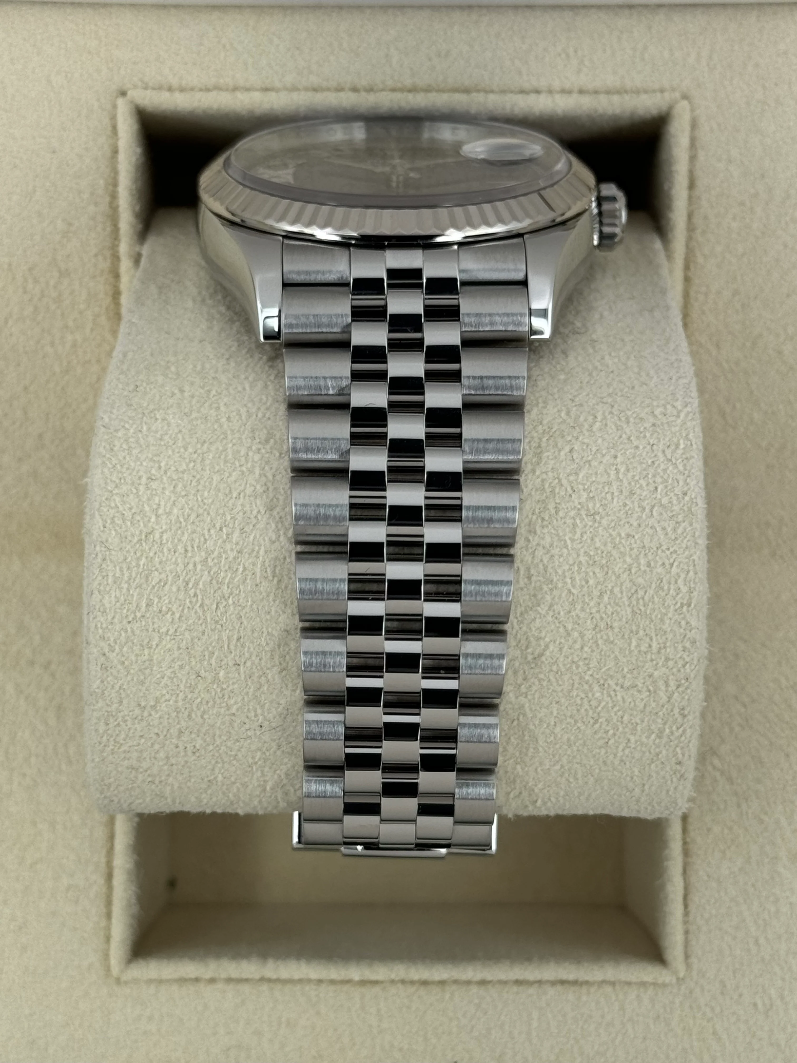 2023 Rolex Datejust 36mm 126234 Stainless Steel Jubilee Purple Dial - Image 3