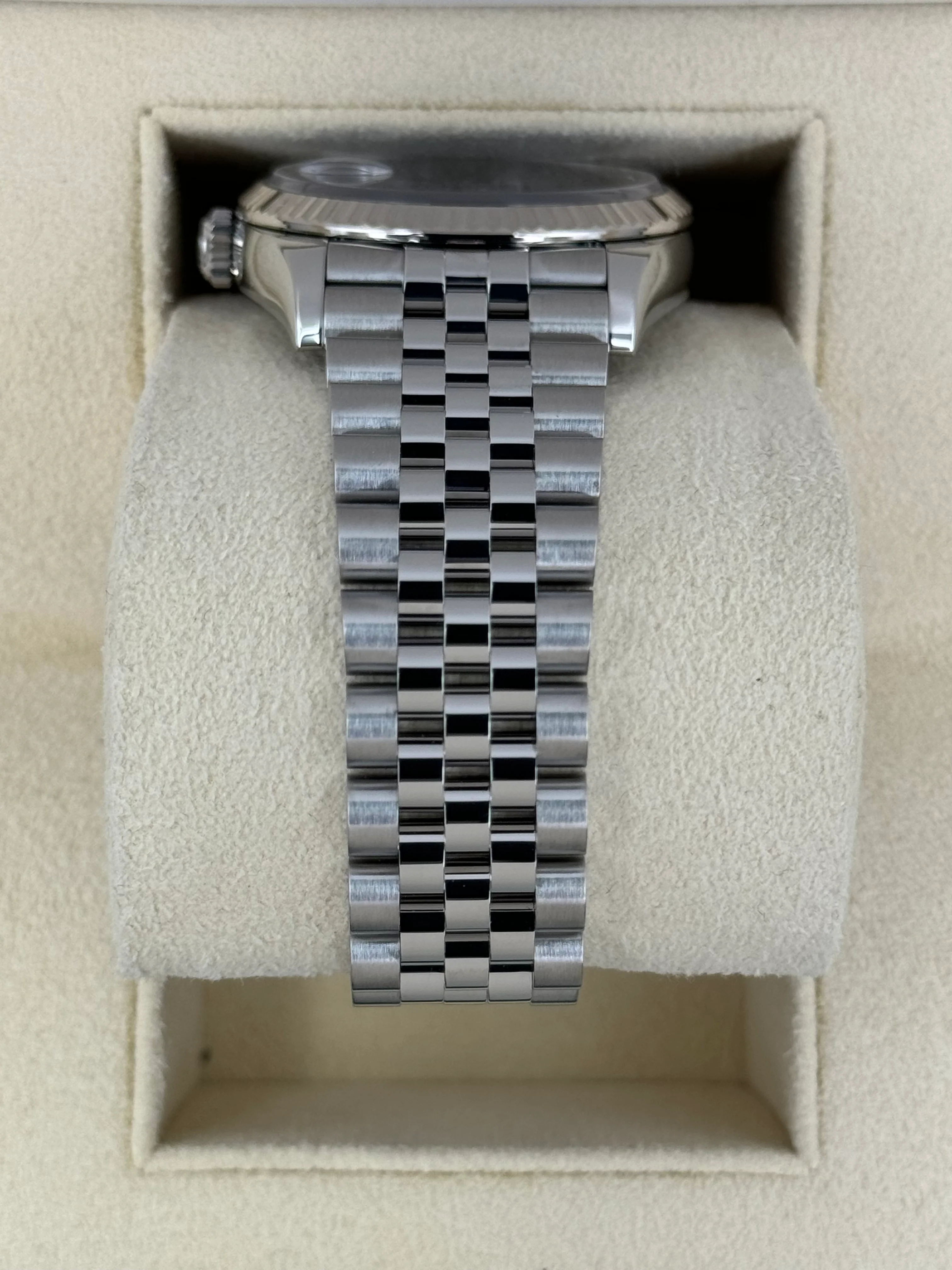 2023 Rolex Datejust 36mm 126234 Stainless Steel Jubilee Purple Dial - Image 4