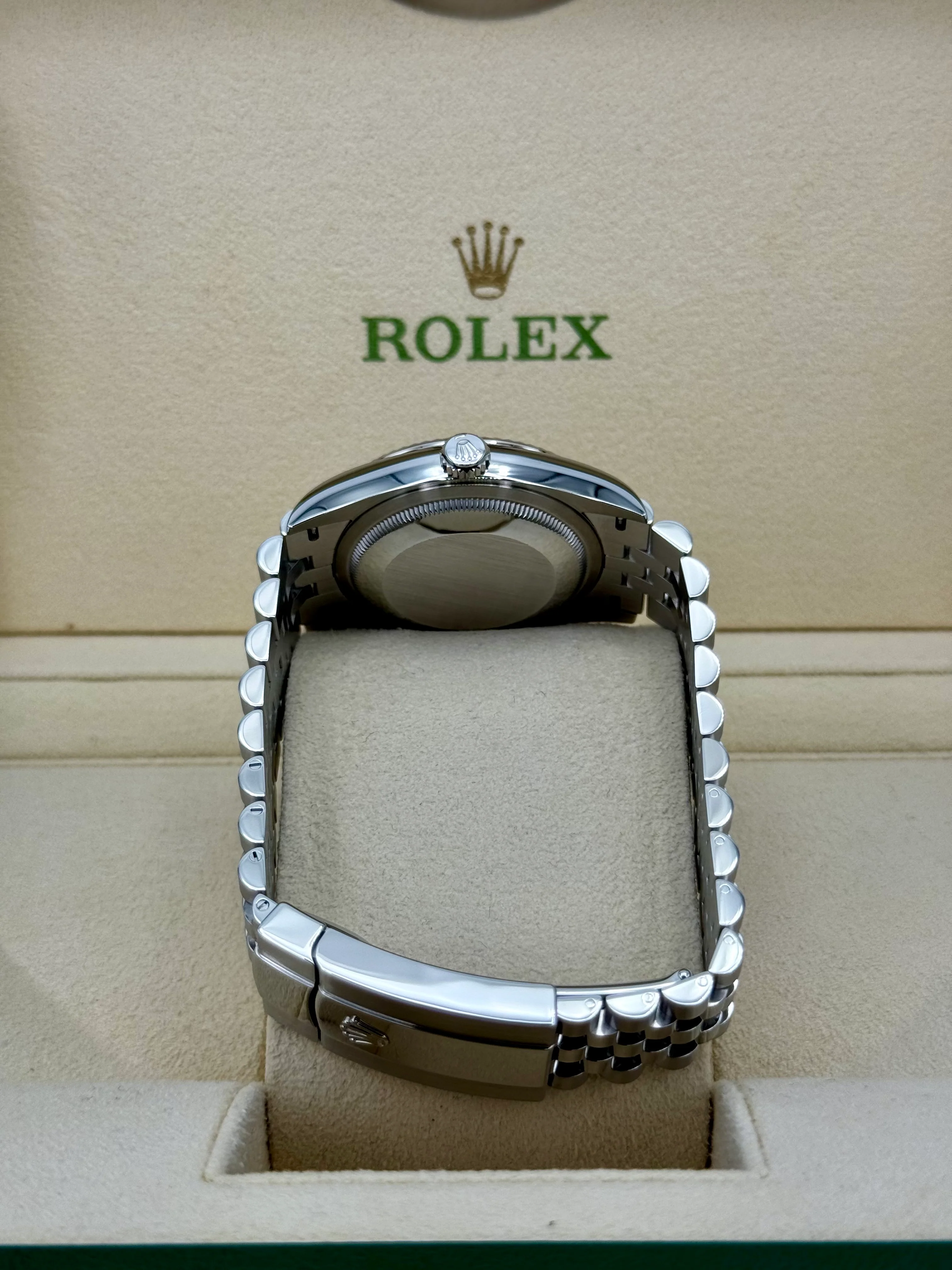2023 Rolex Datejust 36mm 126234 Stainless Steel Jubilee Purple Dial - Image 9