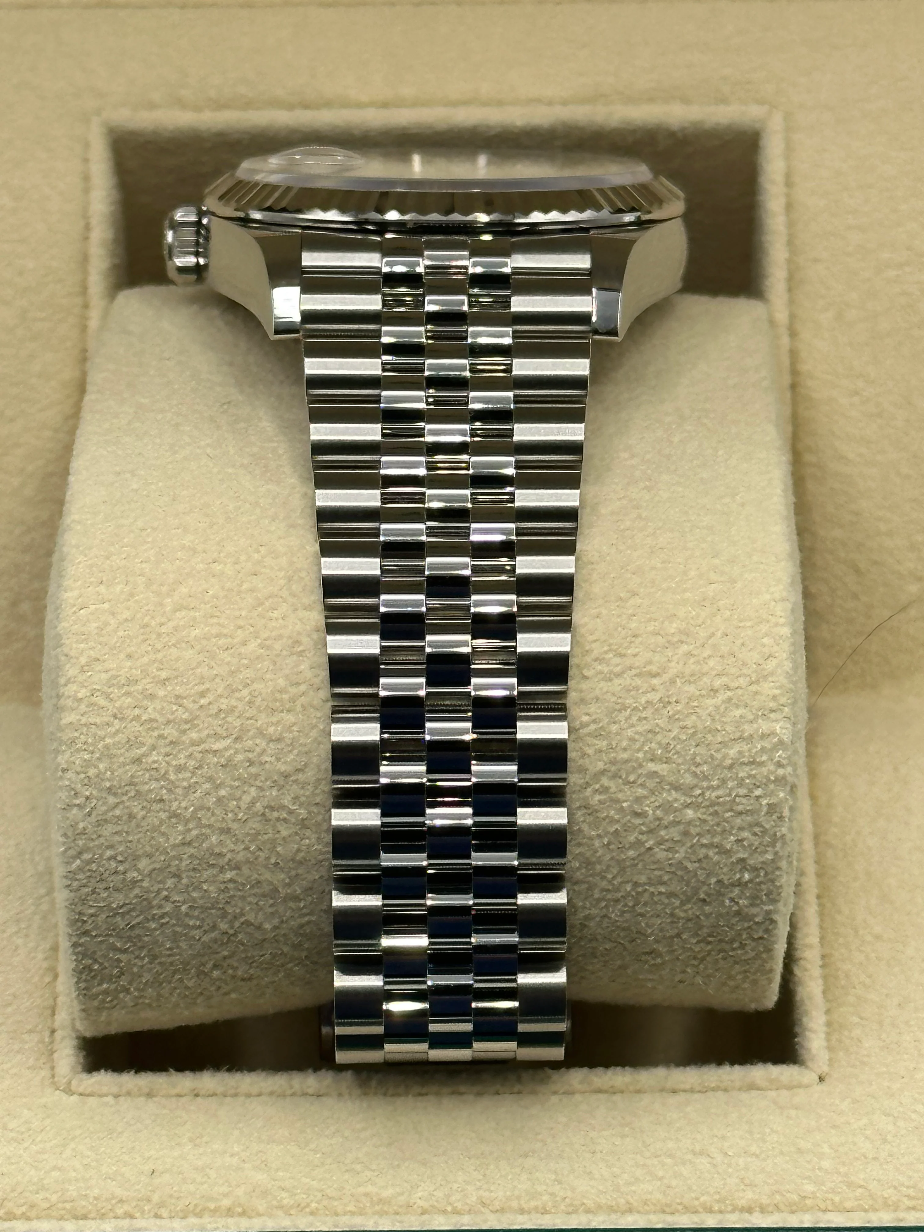 2023 Rolex Datejust 36mm 126234 Jubilee Pink Dial Diamond VI & IX - Image 4