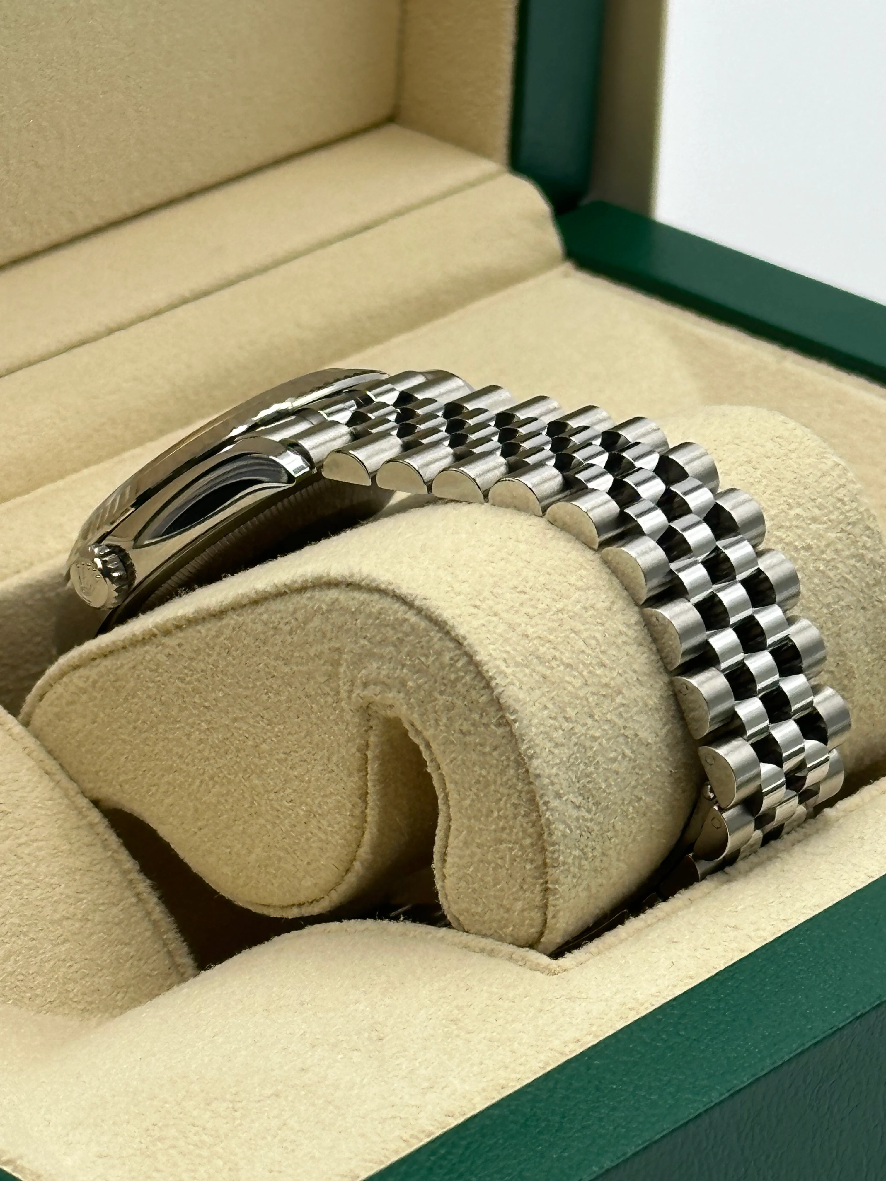 2023 Rolex Datejust 36mm 126234 Jubilee Pink Dial Diamond VI & IX - Image 6