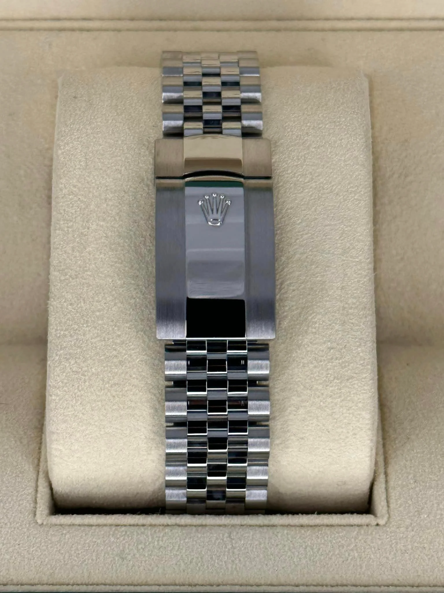 2023 Rolex Datejust 36mm 126234 Jubilee Wimbledon Dial - Image 2