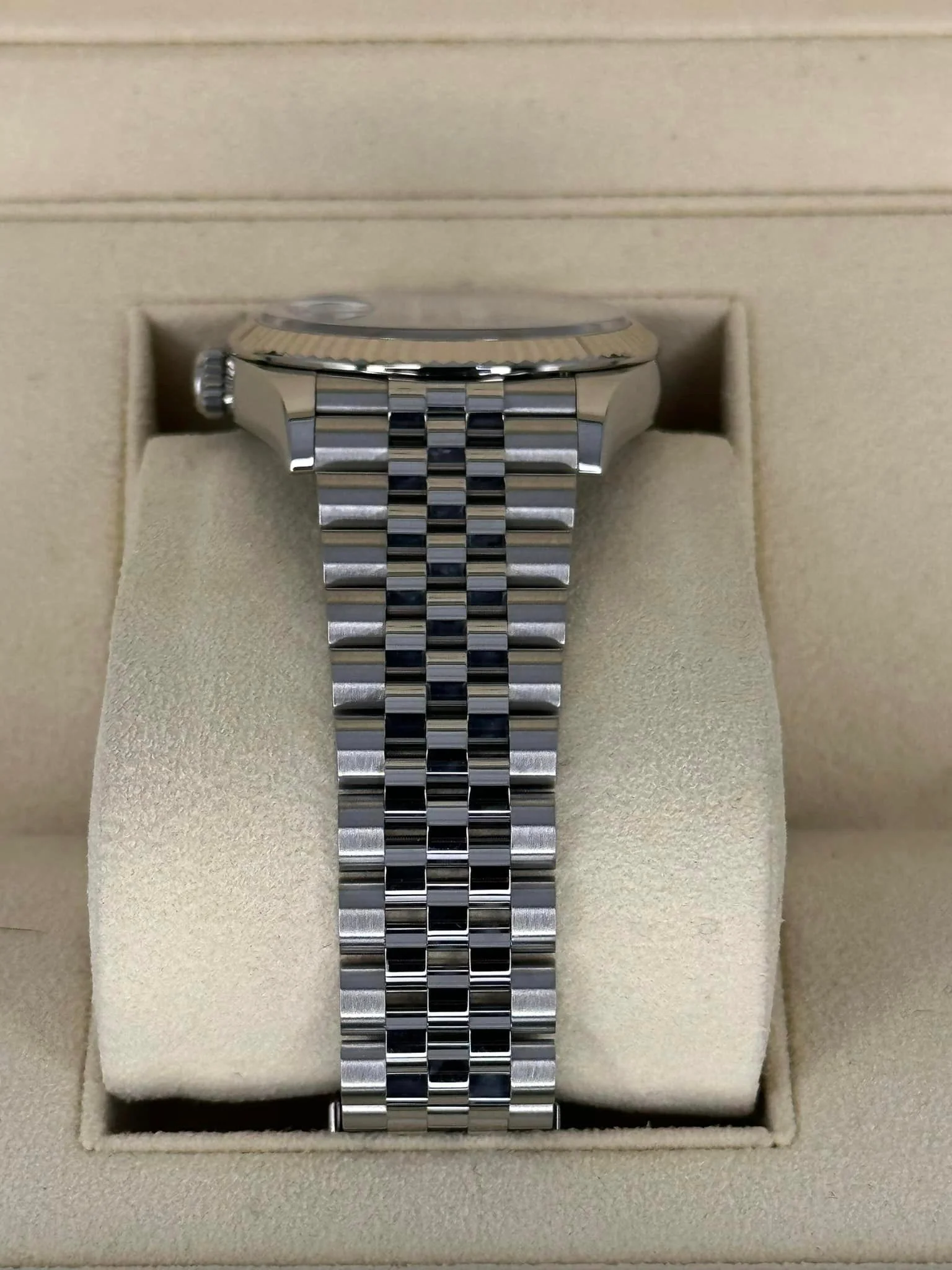 2023 Rolex Datejust 36mm 126234 Jubilee Wimbledon Dial - Image 4