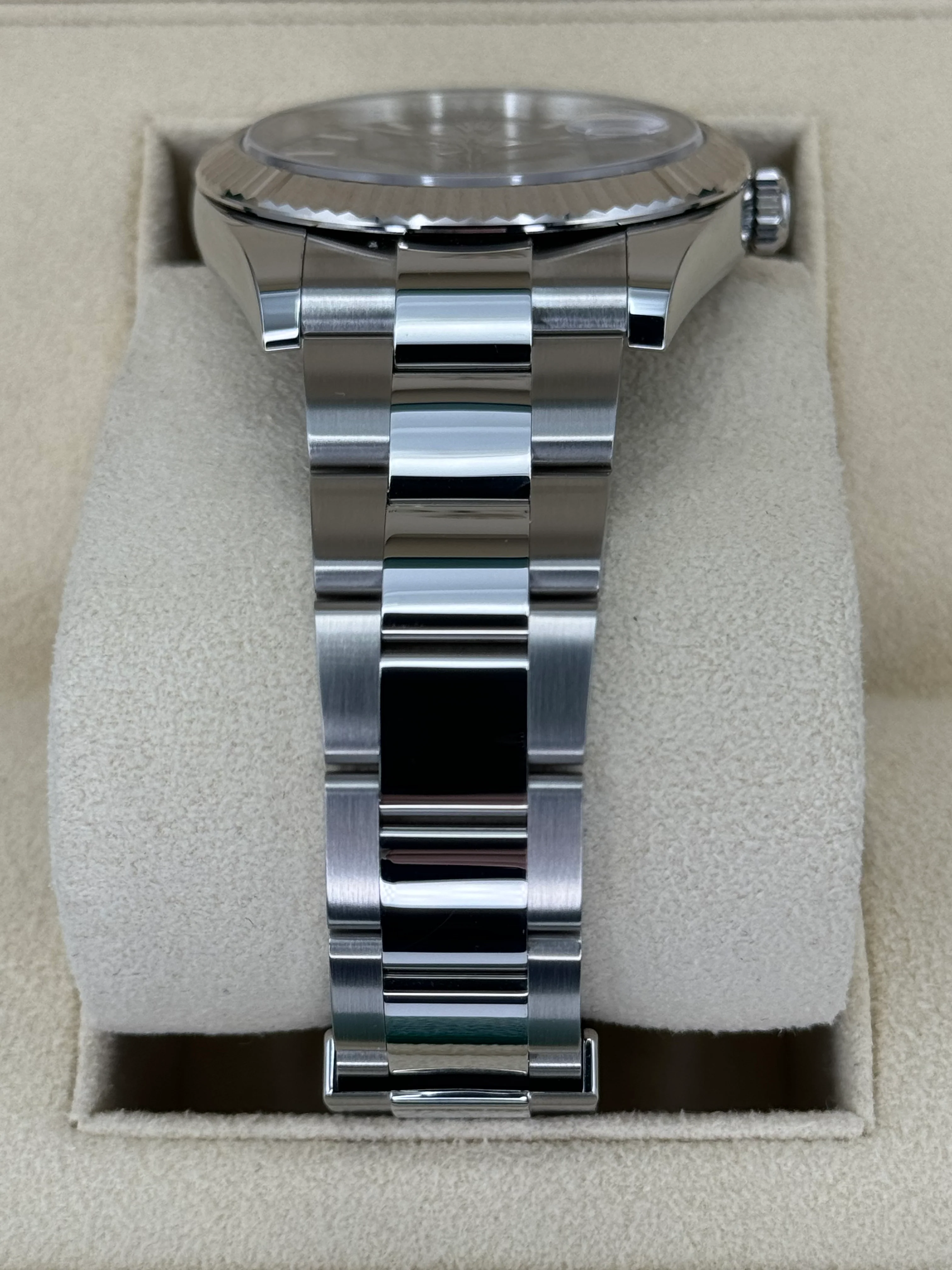 NEW 2023 Rolex Datejust 41m 126334 Stainless Steel Oyster Rhodium Dial - Image 3
