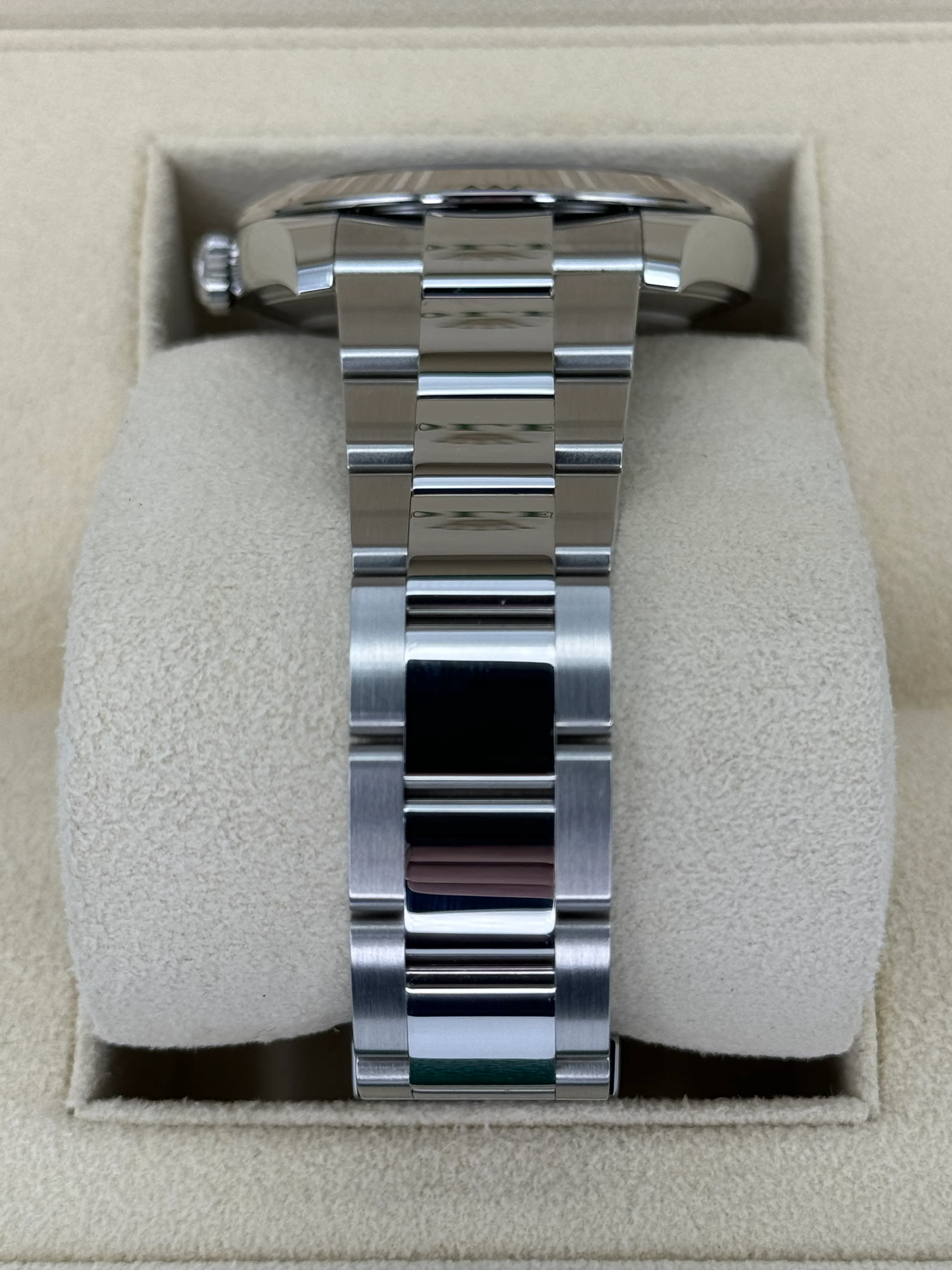 NEW 2023 Rolex Datejust 41m 126334 Stainless Steel Oyster Rhodium Dial - Image 4