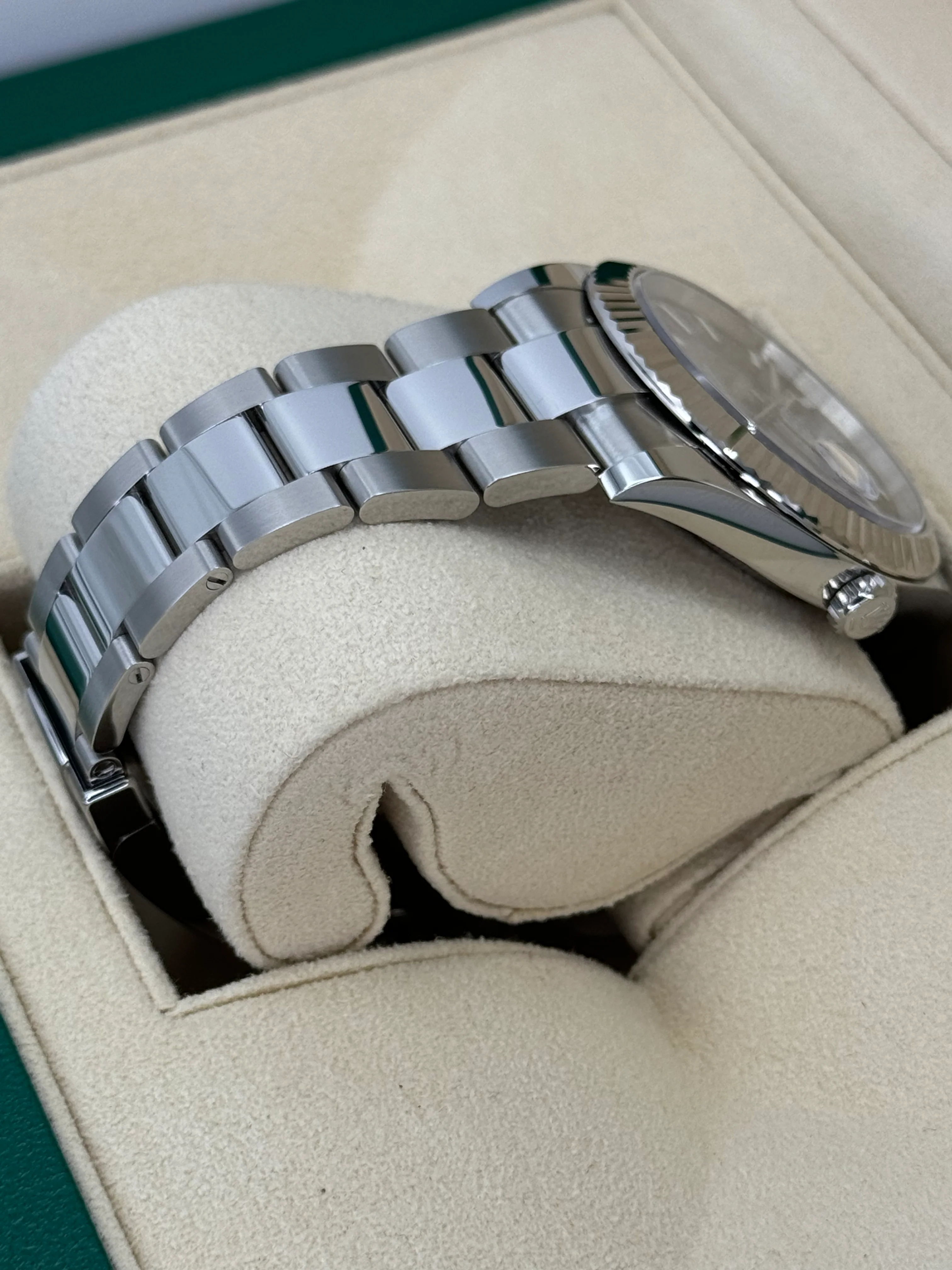 NEW 2023 Rolex Datejust 41m 126334 Stainless Steel Oyster Rhodium Dial - Image 5