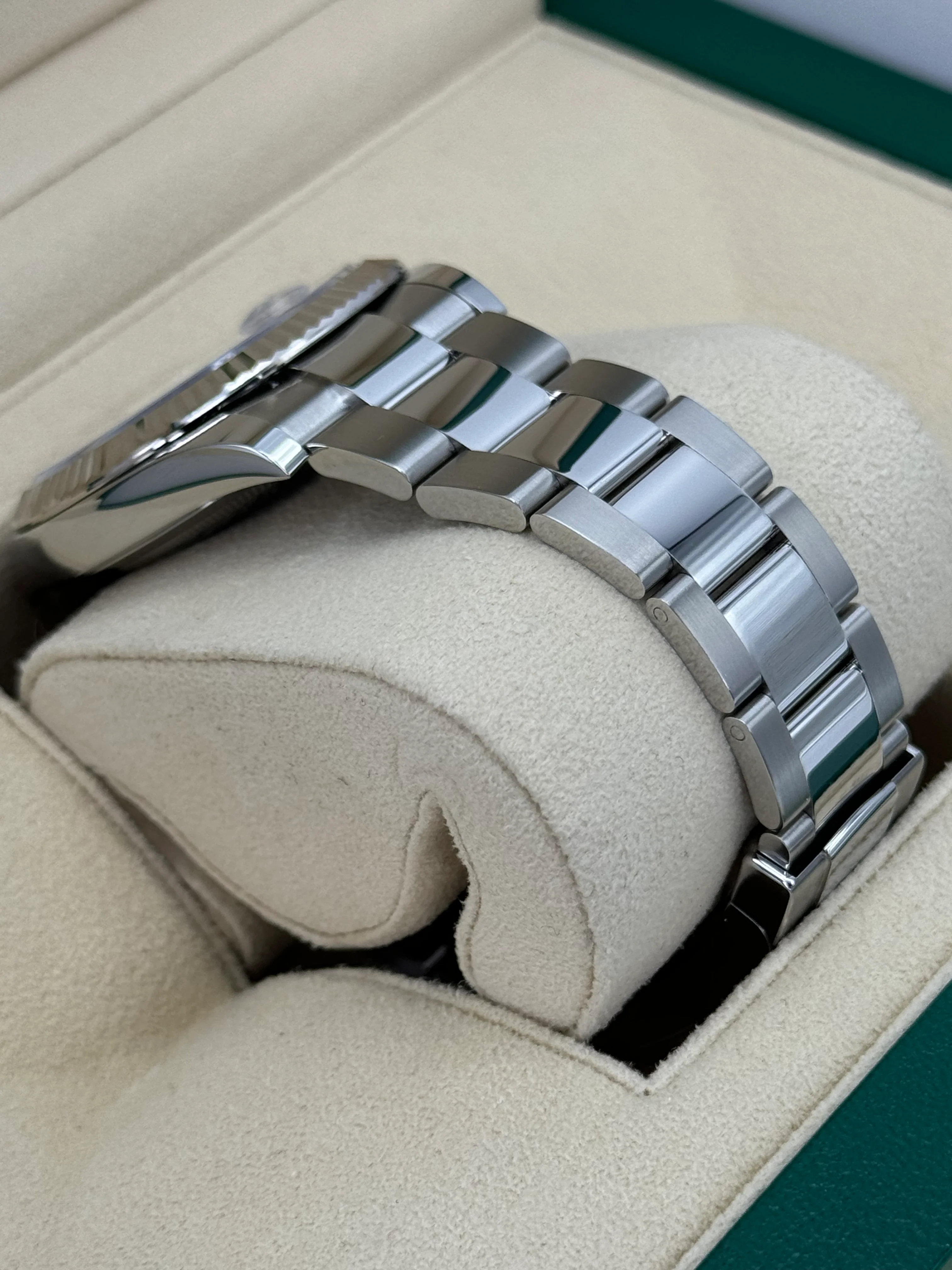NEW 2023 Rolex Datejust 41m 126334 Stainless Steel Oyster Rhodium Dial - Image 6