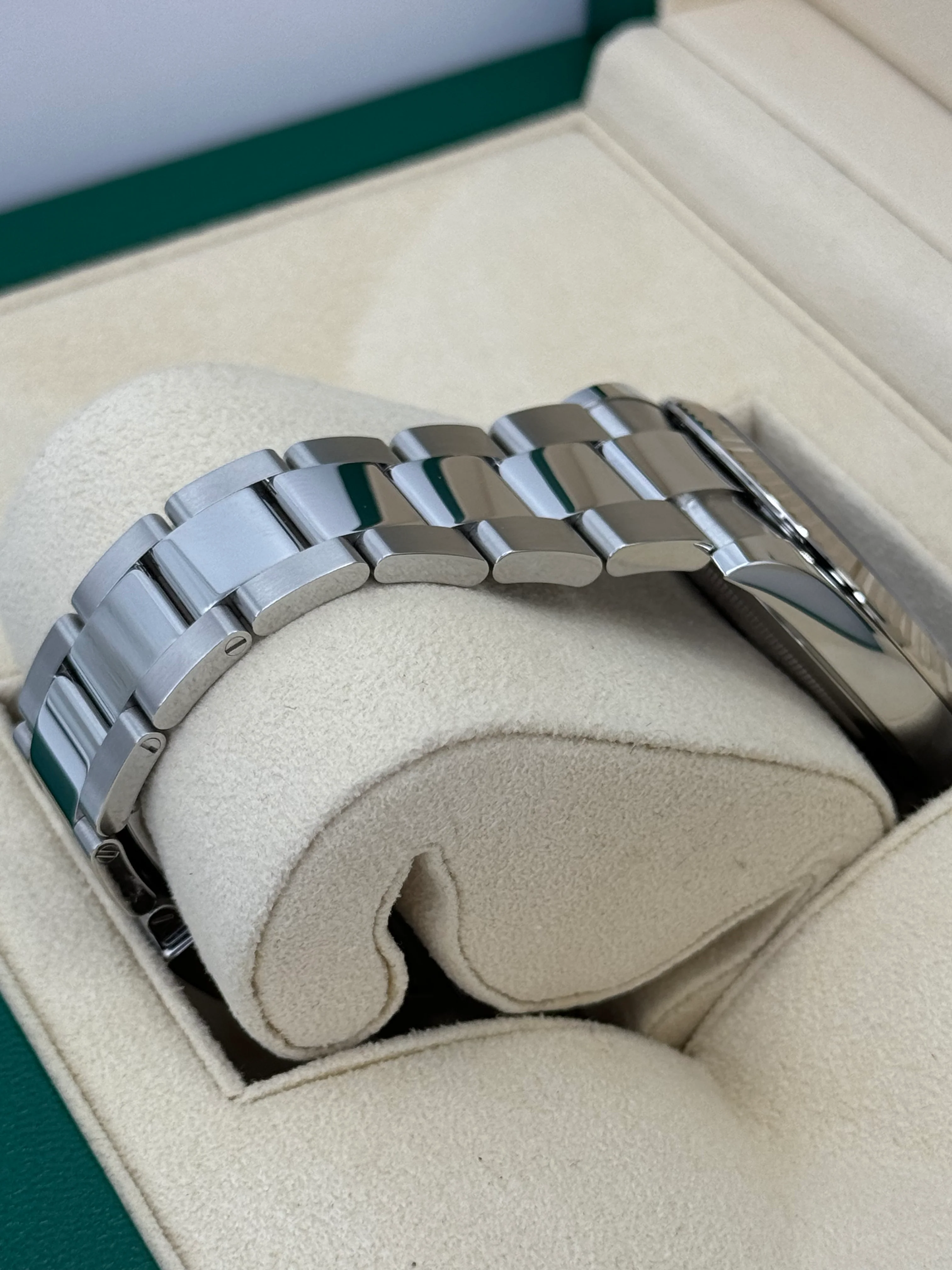 NEW 2023 Rolex Datejust 41m 126334 Stainless Steel Oyster Rhodium Dial - Image 7