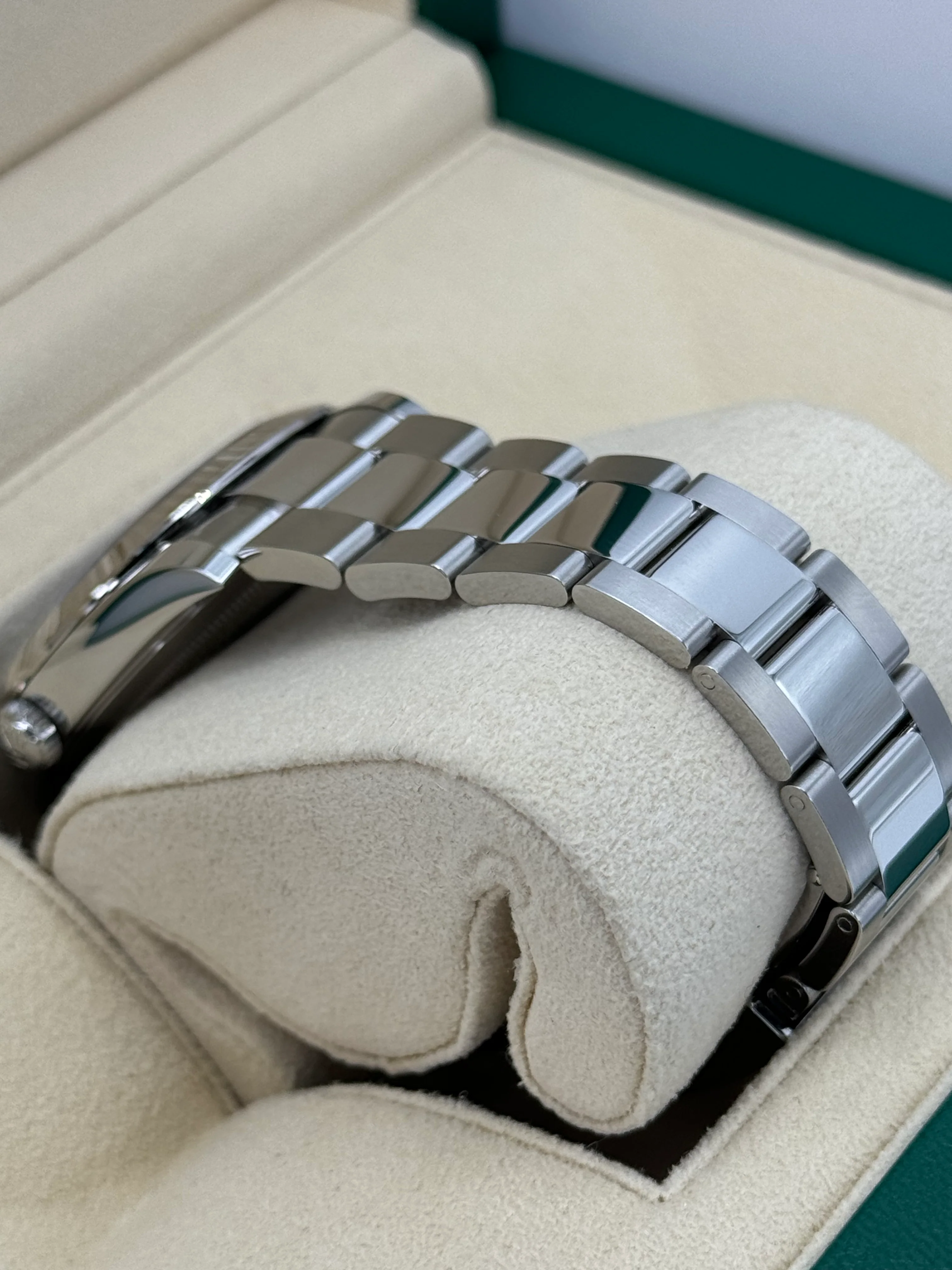 NEW 2023 Rolex Datejust 41m 126334 Stainless Steel Oyster Rhodium Dial - Image 8