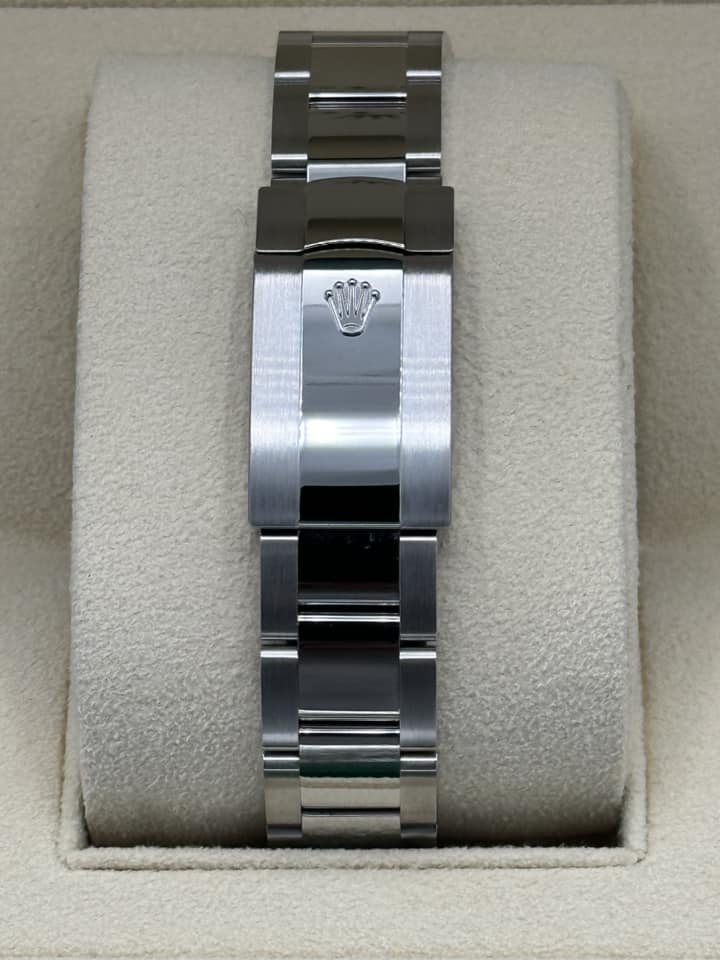 2023 Rolex Datejust 41mm 126300 Oyster Green Dial - Image 2